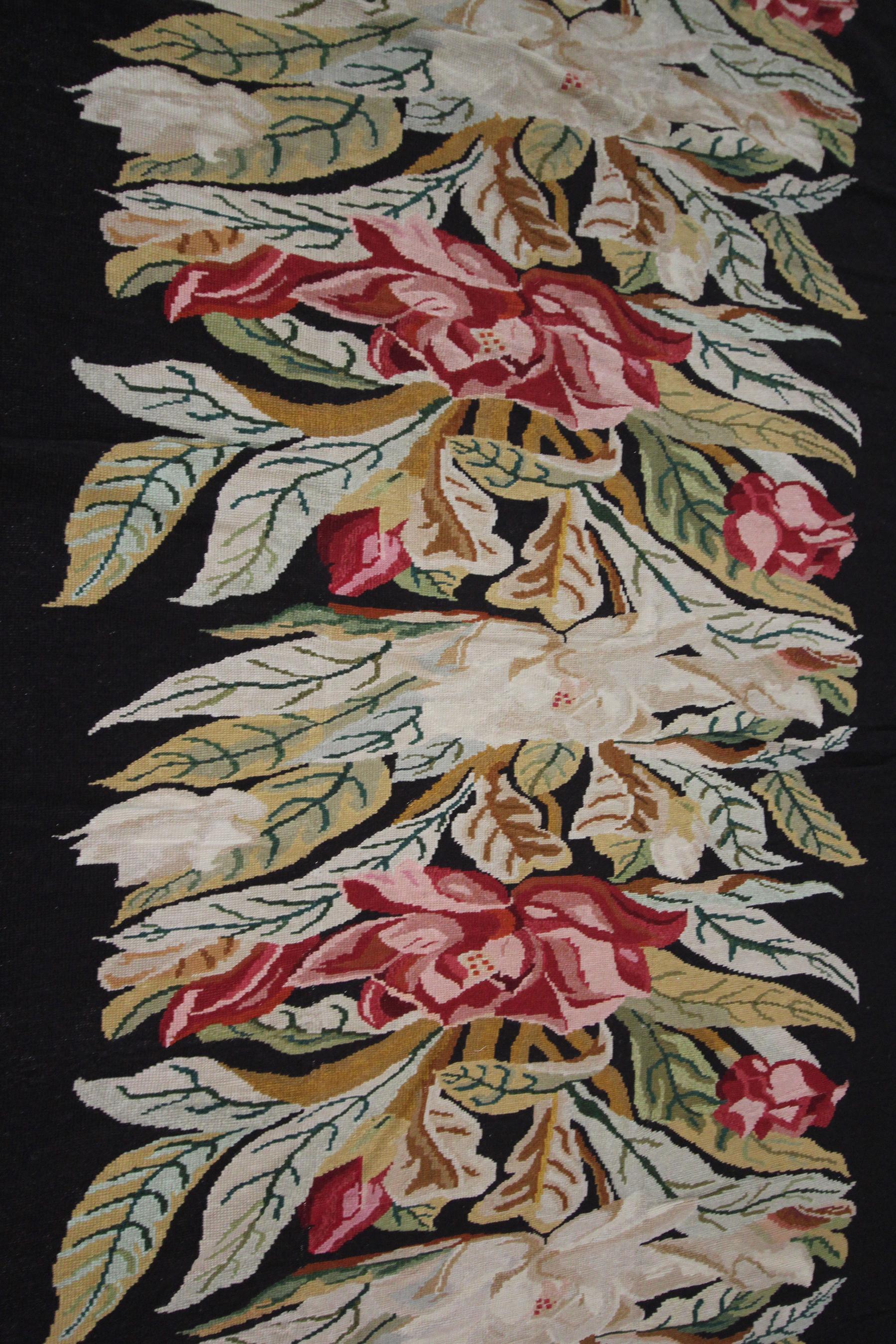 Antiker ukrainischer handgefertigter ukrainischer Nadelspitze-Teppich, 1900, schwarz, 10x13,298x392 cm (Frühes 20. Jahrhundert) im Angebot