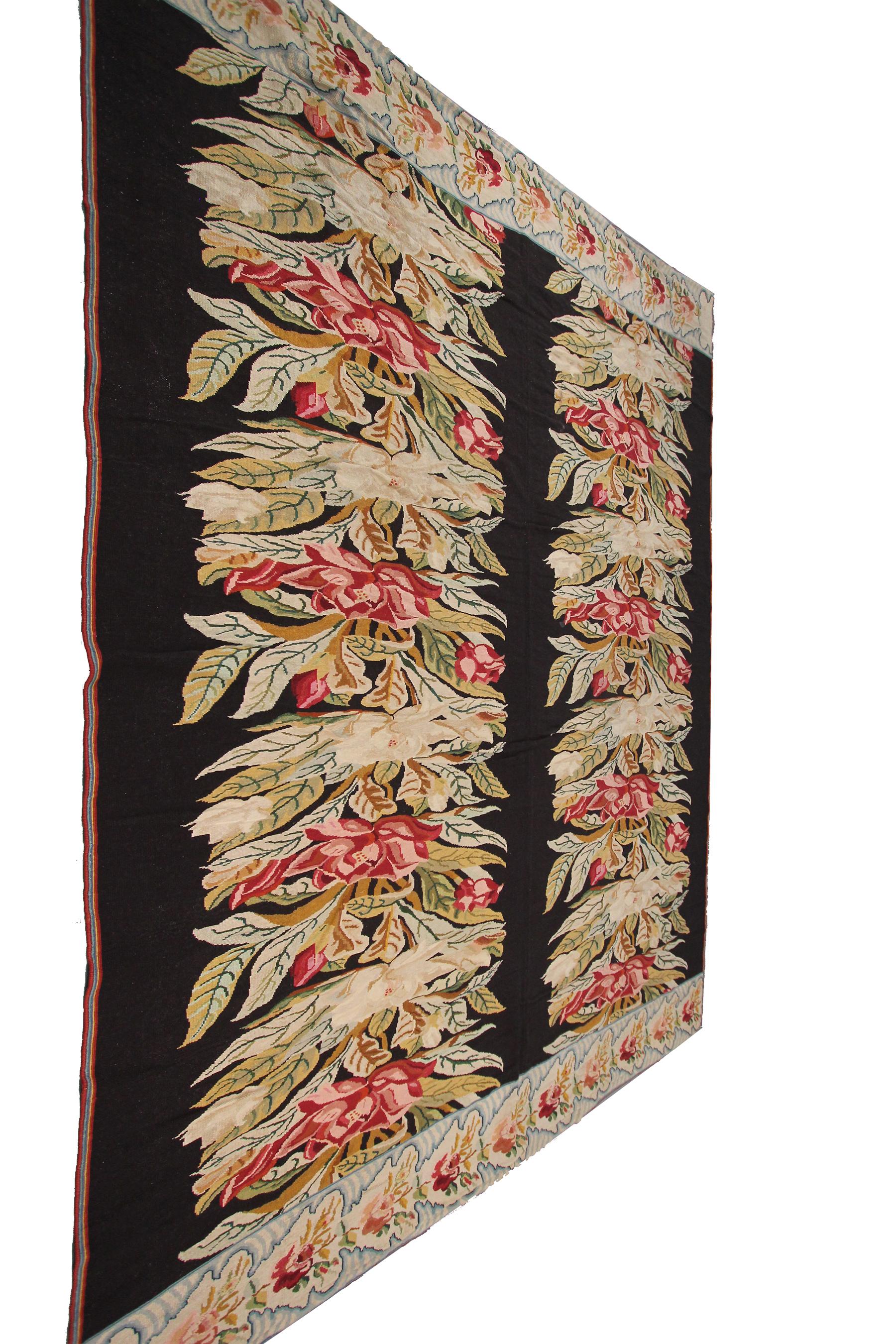 Antiker ukrainischer handgefertigter ukrainischer Nadelspitze-Teppich, 1900, schwarz, 10x13,298x392 cm (Wolle) im Angebot