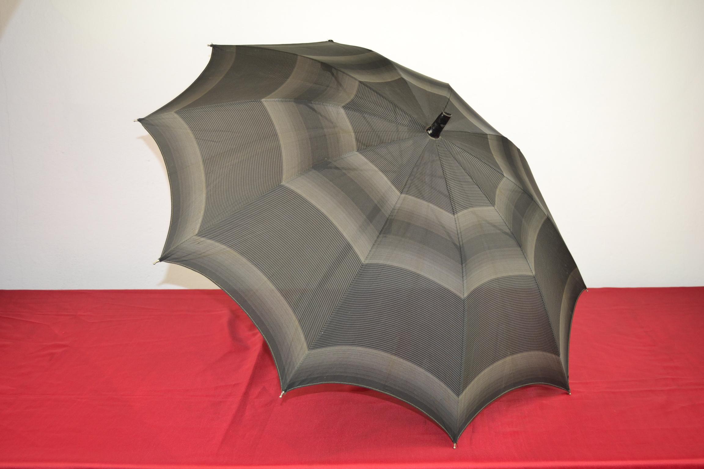 Antiker Umbrella mit französischem Bulldoggengriff im Angebot 4