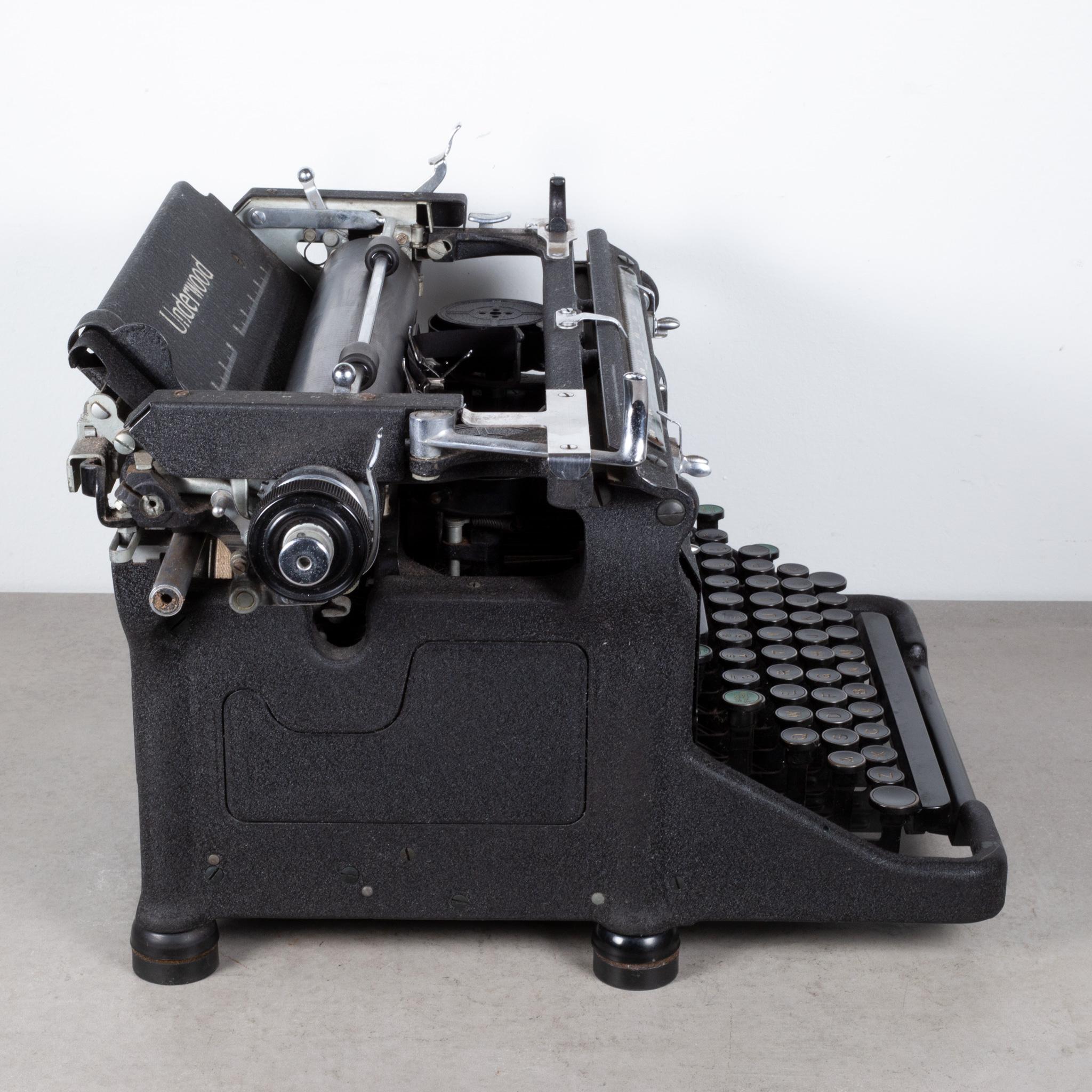 Ancienne machine à écrire Underwood, C.C. 1945 Bon état à San Francisco, CA