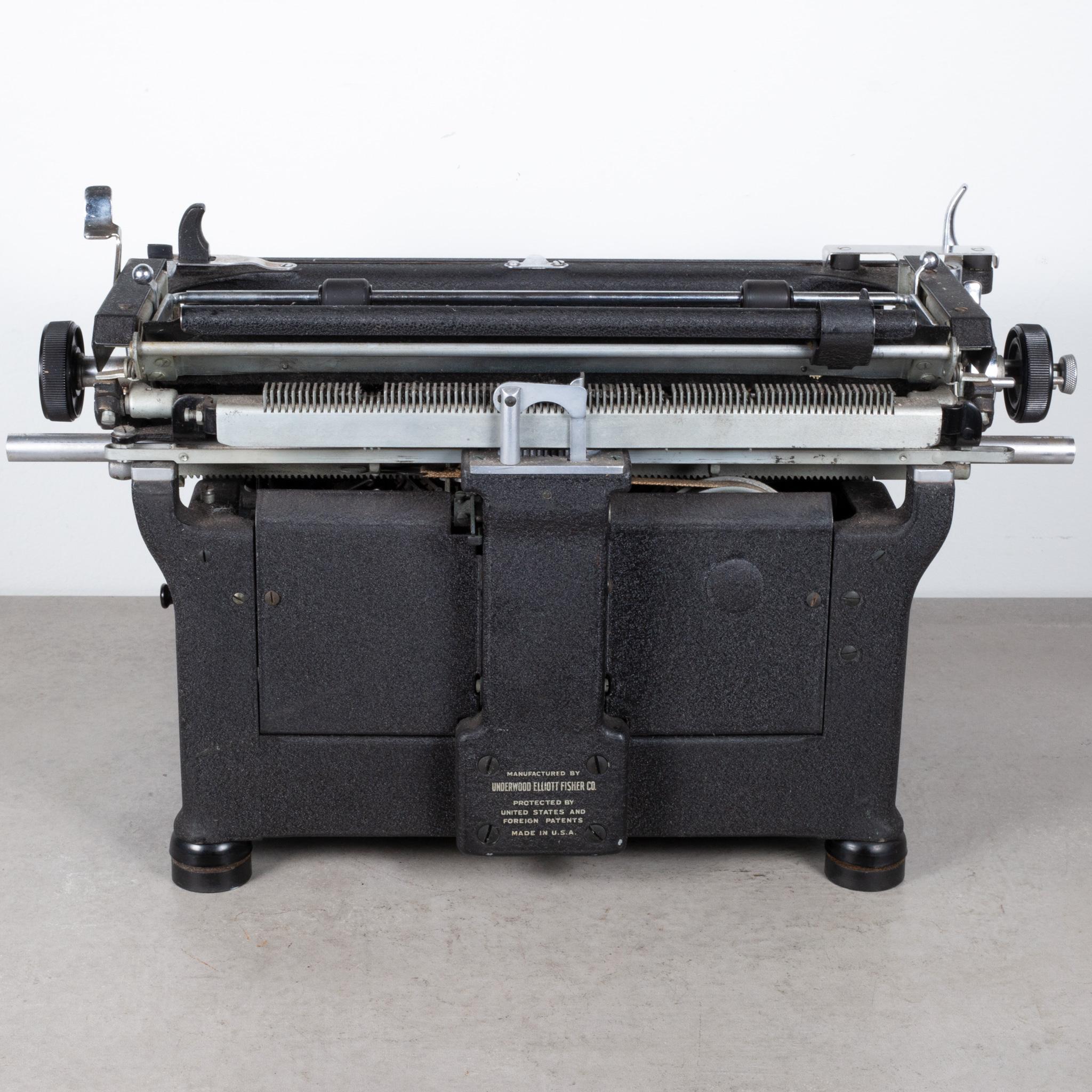 20ième siècle Ancienne machine à écrire Underwood, C.C. 1945