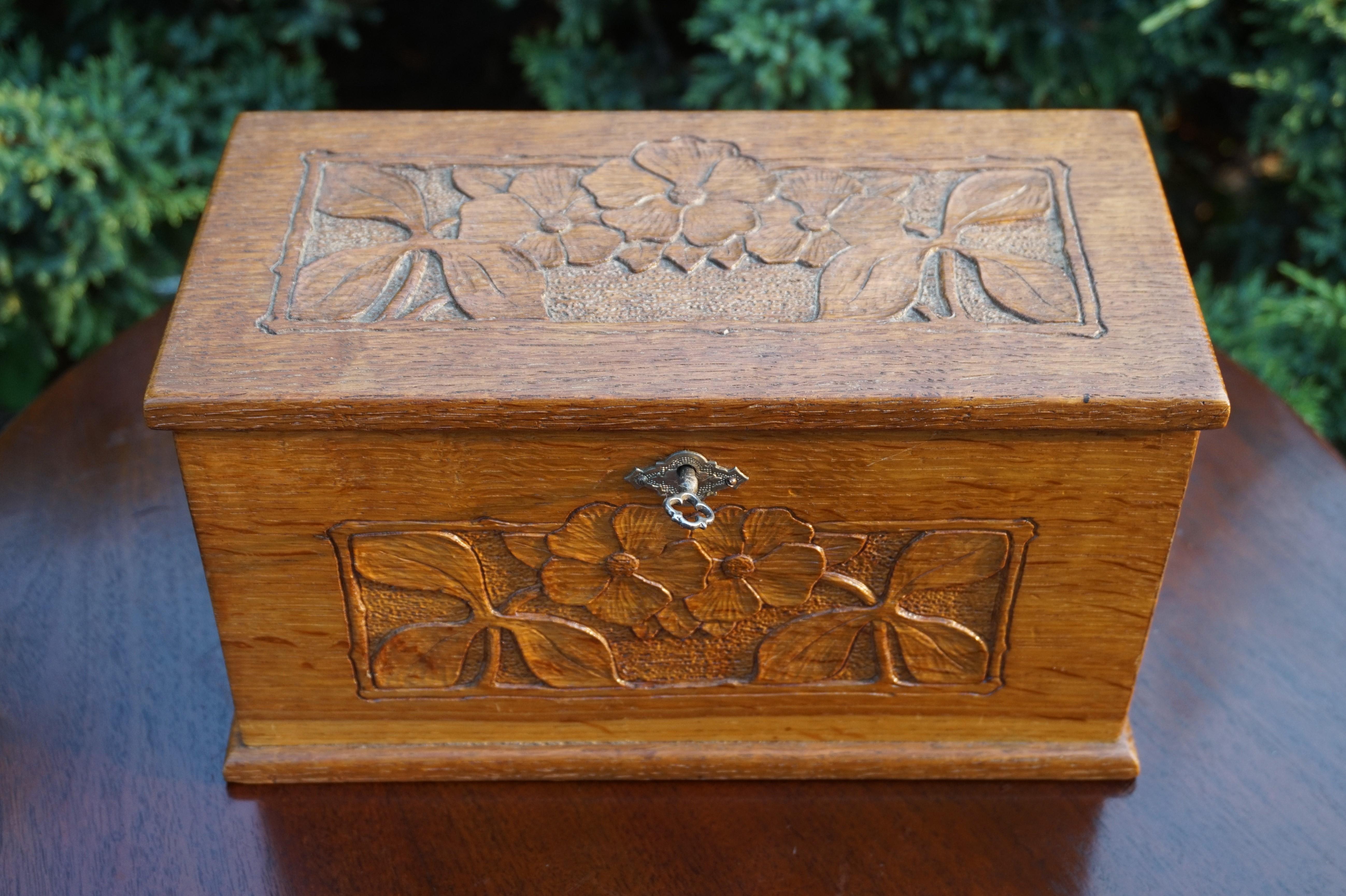 Antique and Unique Arts & Crafts Oak Jewelry Box with Hand Carved Flower Decor For Sale 5