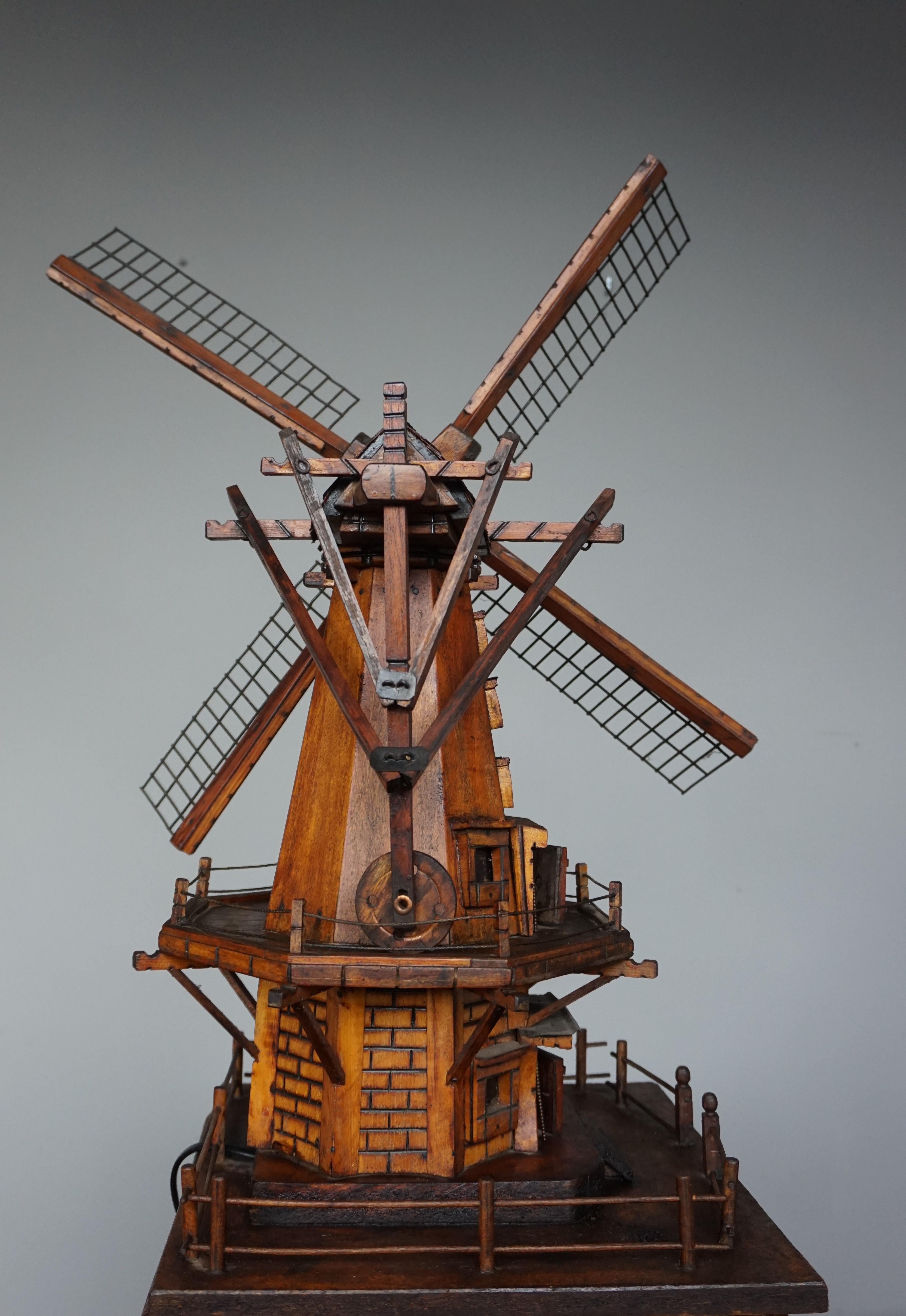 Antike & einzigartige frühe 1900er holländische Volkskunst Skala Modell Windmühle w. Licht im Inneren im Angebot 3