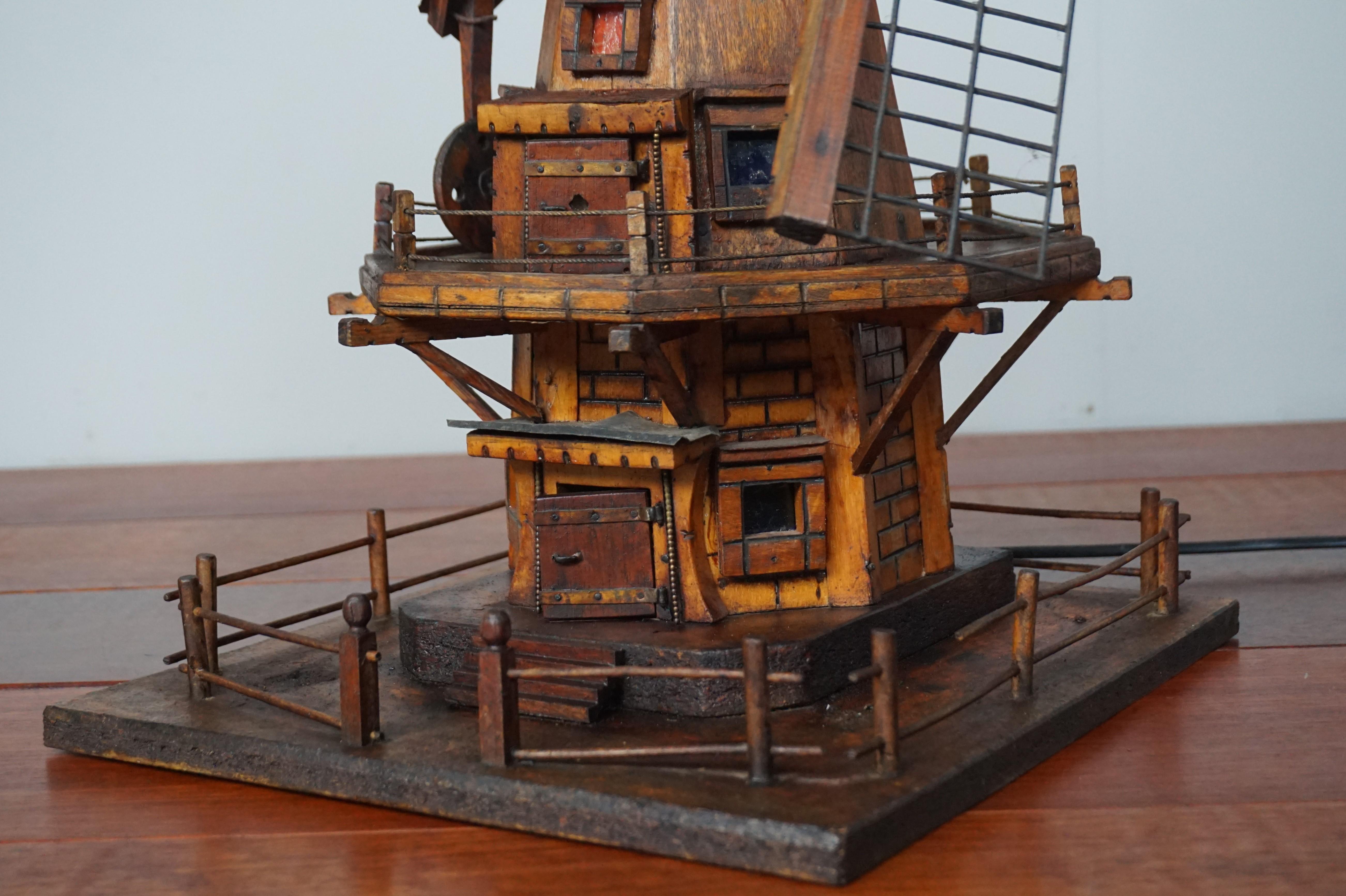 Antike & einzigartige frühe 1900er holländische Volkskunst Skala Modell Windmühle w. Licht im Inneren im Angebot 10