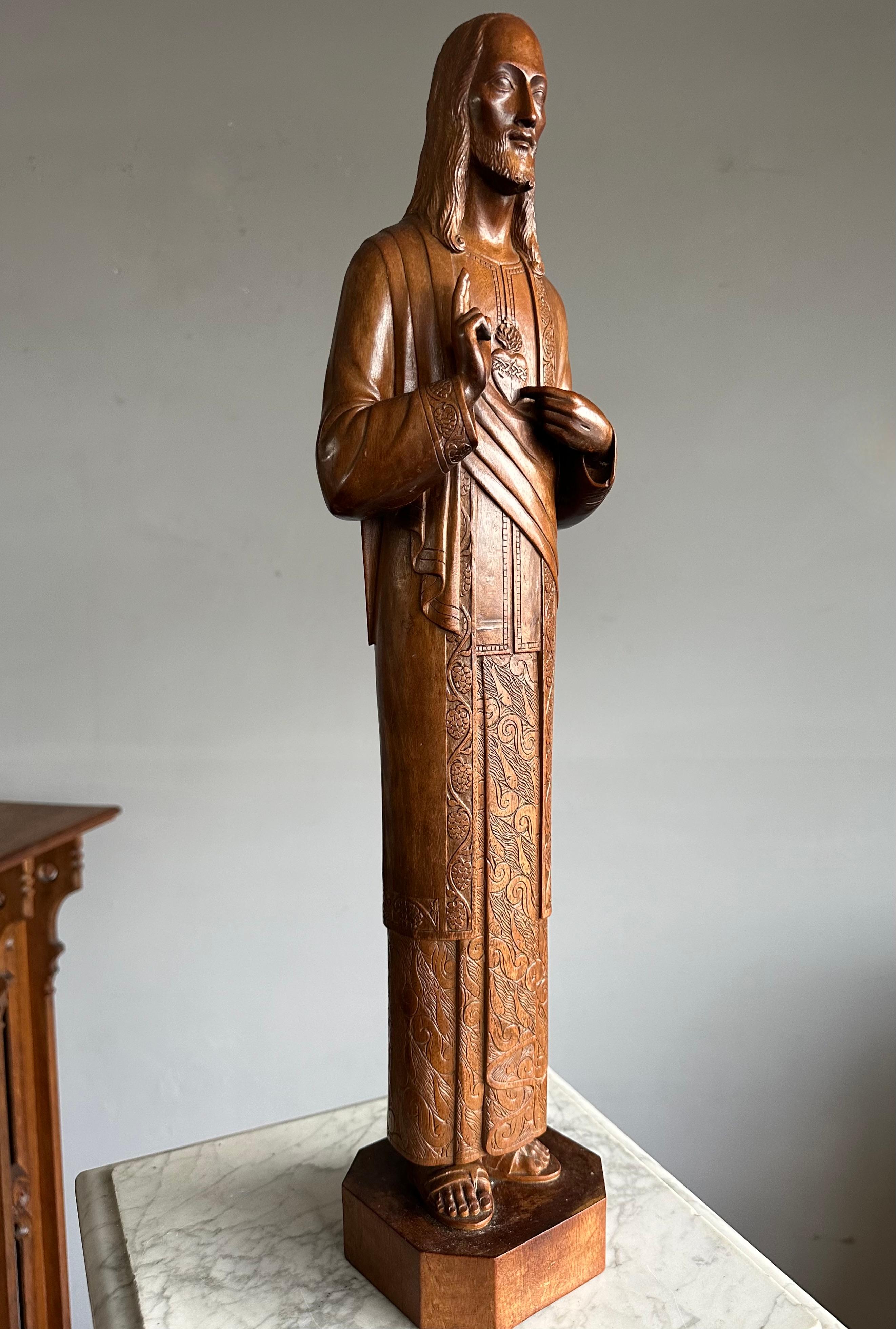 Antike und einzigartige, handgeschnitzte Holzskulptur / Statue des heiligen Herzens Christi aus Holz im Angebot 4