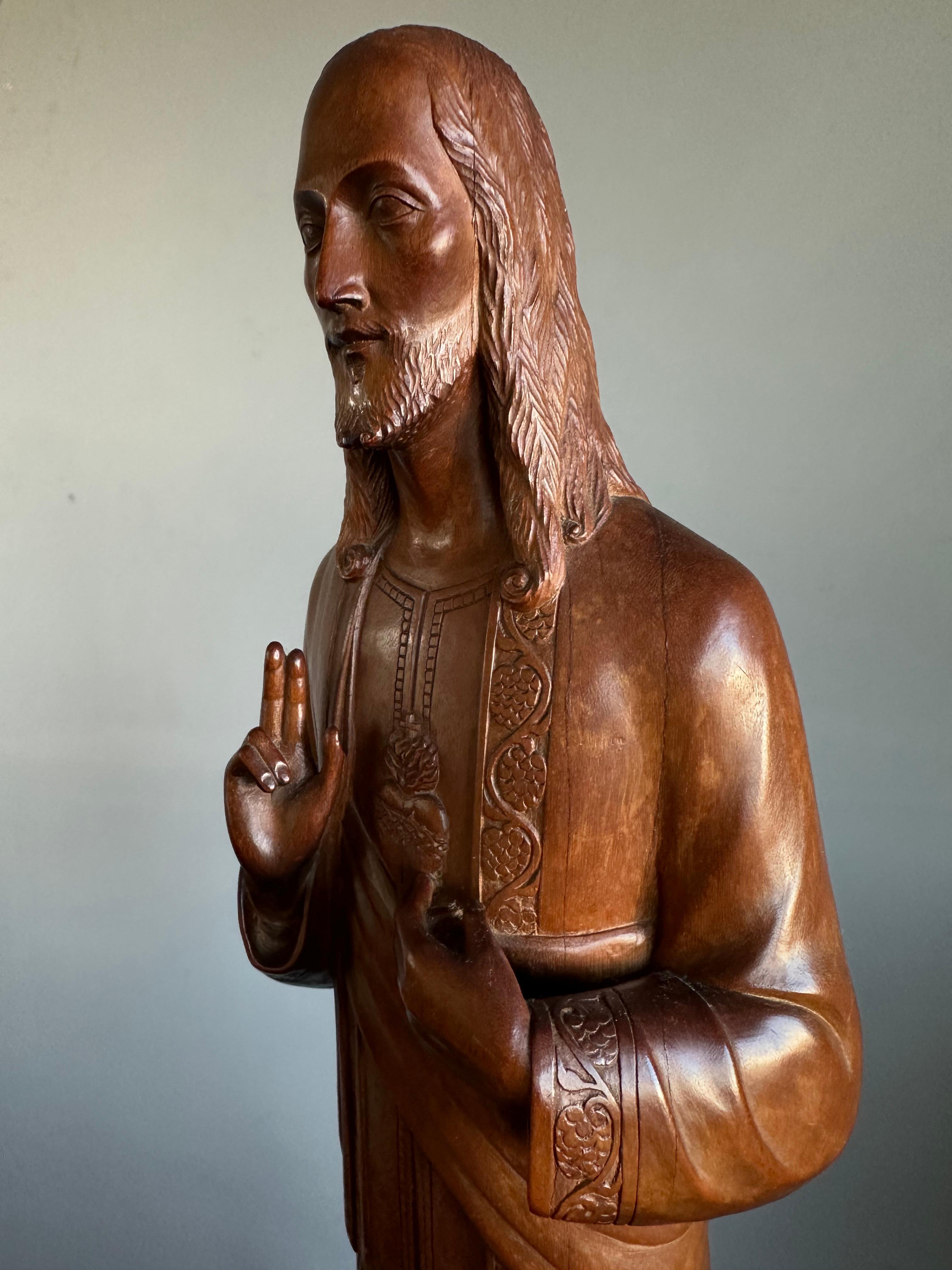 Antike und einzigartige, handgeschnitzte Holzskulptur / Statue des heiligen Herzens Christi aus Holz im Angebot 7