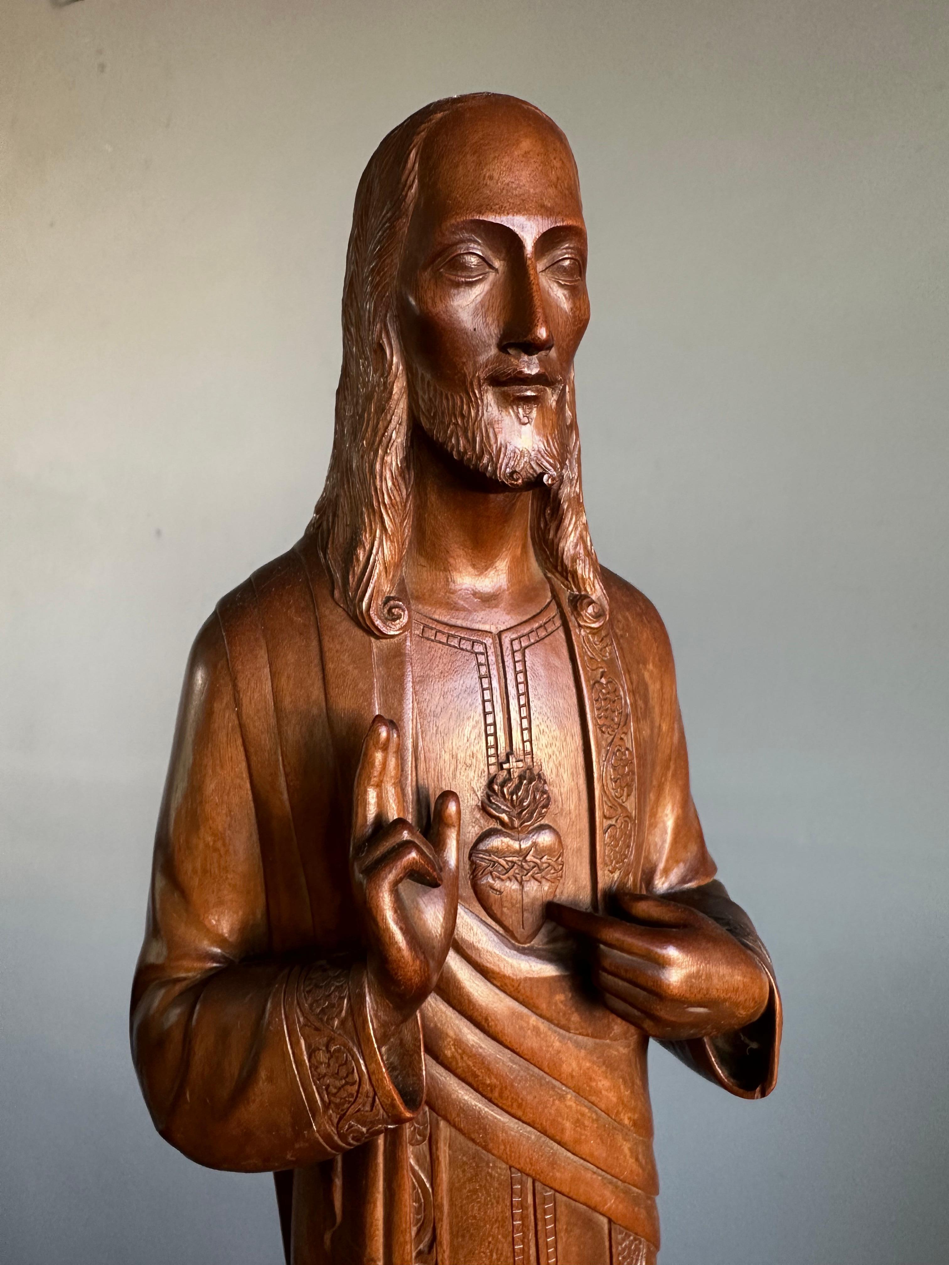 Antike und einzigartige, handgeschnitzte Holzskulptur / Statue des heiligen Herzens Christi aus Holz im Angebot 9