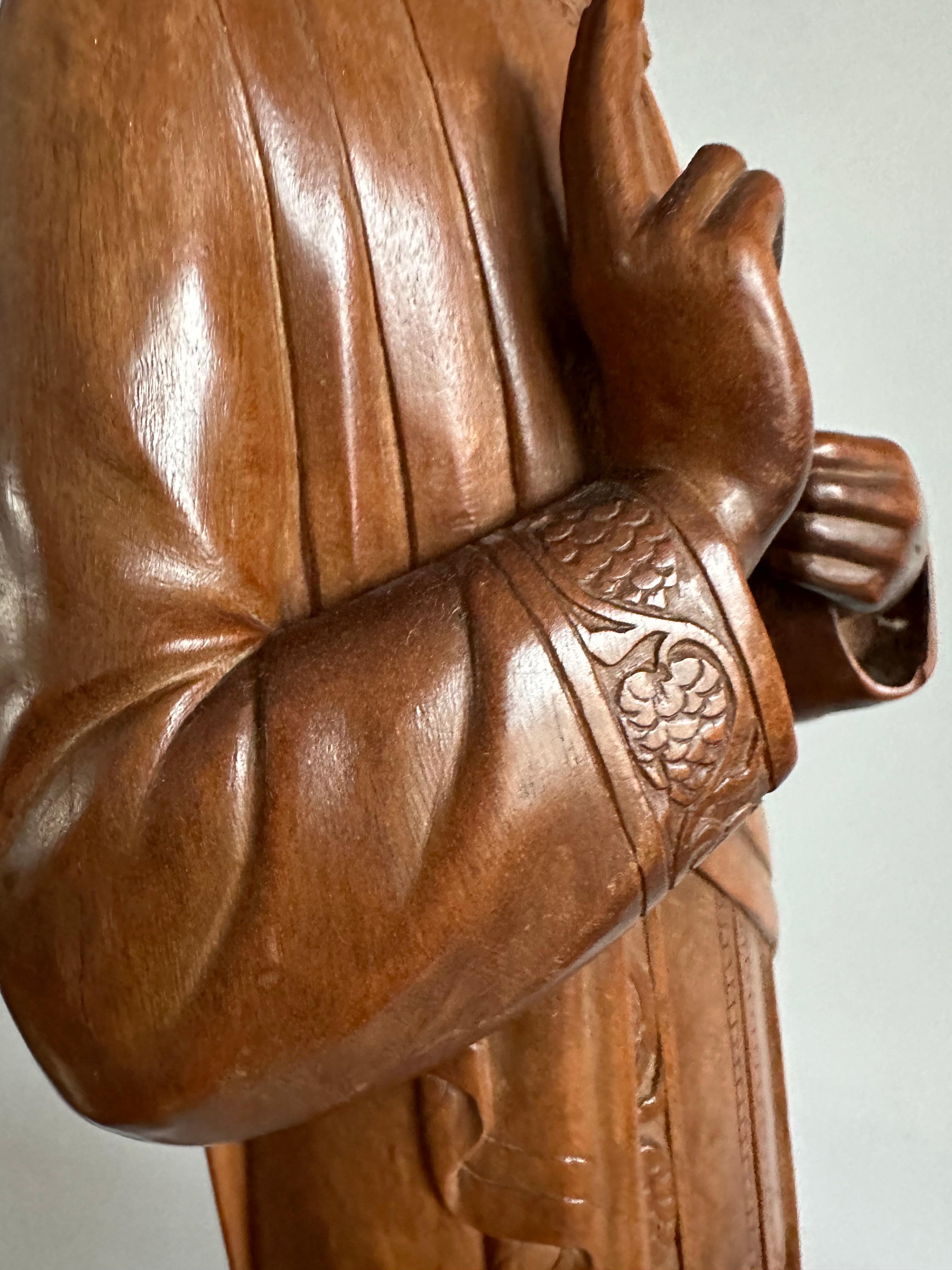 Antike und einzigartige, handgeschnitzte Holzskulptur / Statue des heiligen Herzens Christi aus Holz (Arts and Crafts) im Angebot