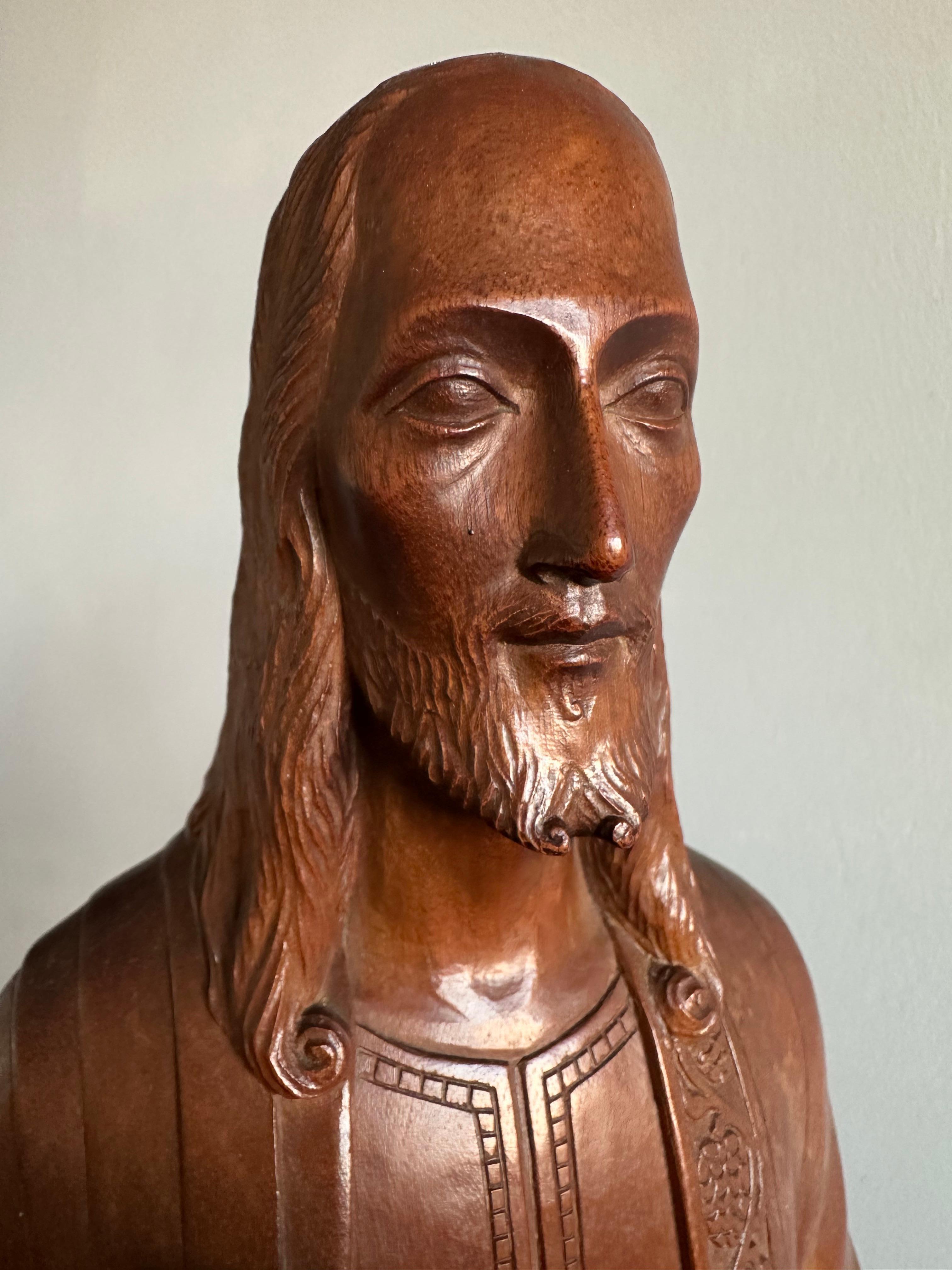 Antike und einzigartige, handgeschnitzte Holzskulptur / Statue des heiligen Herzens Christi aus Holz (Handgeschnitzt) im Angebot