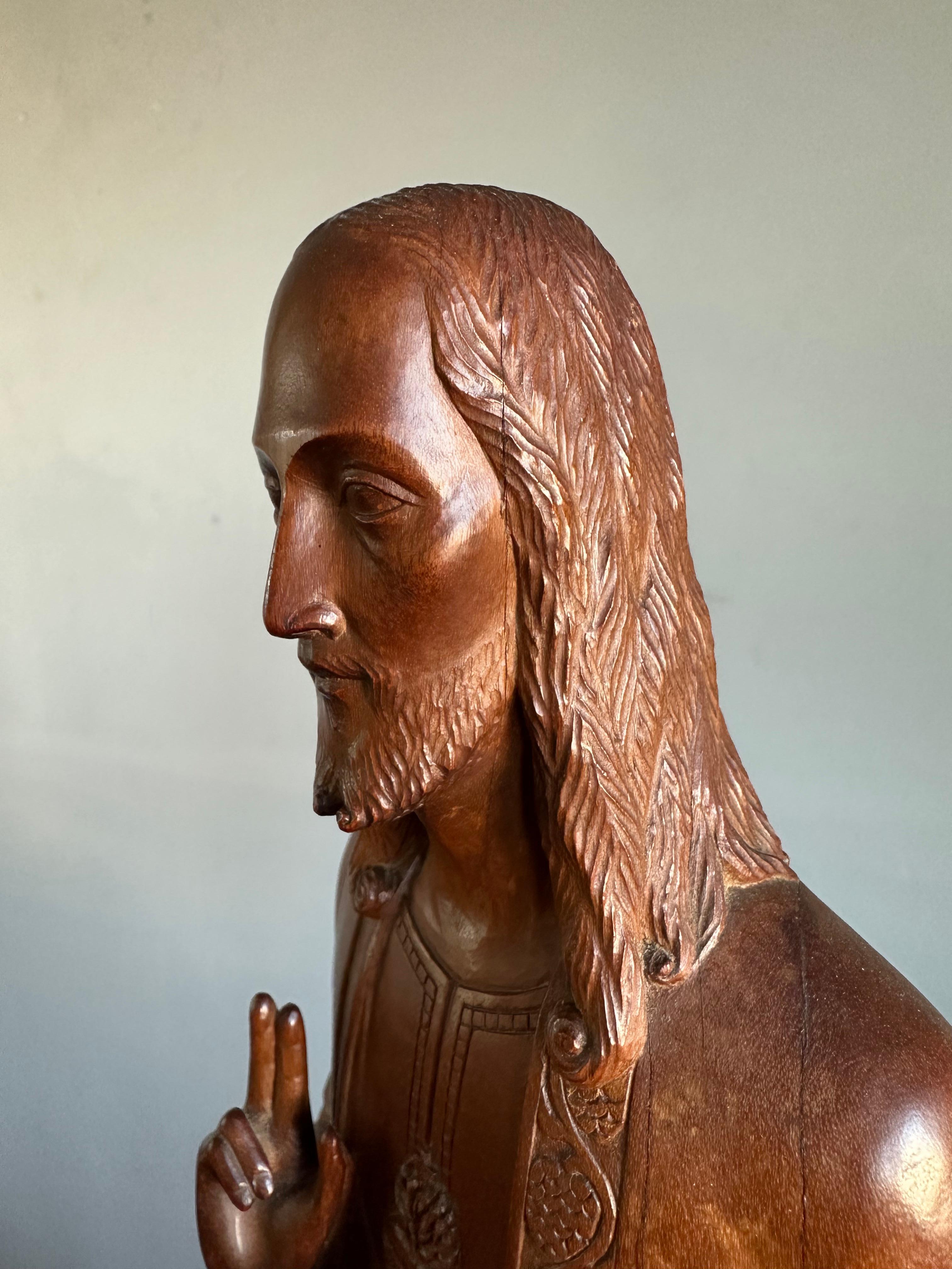 Antike und einzigartige, handgeschnitzte Holzskulptur / Statue des heiligen Herzens Christi aus Holz im Zustand „Hervorragend“ im Angebot in Lisse, NL