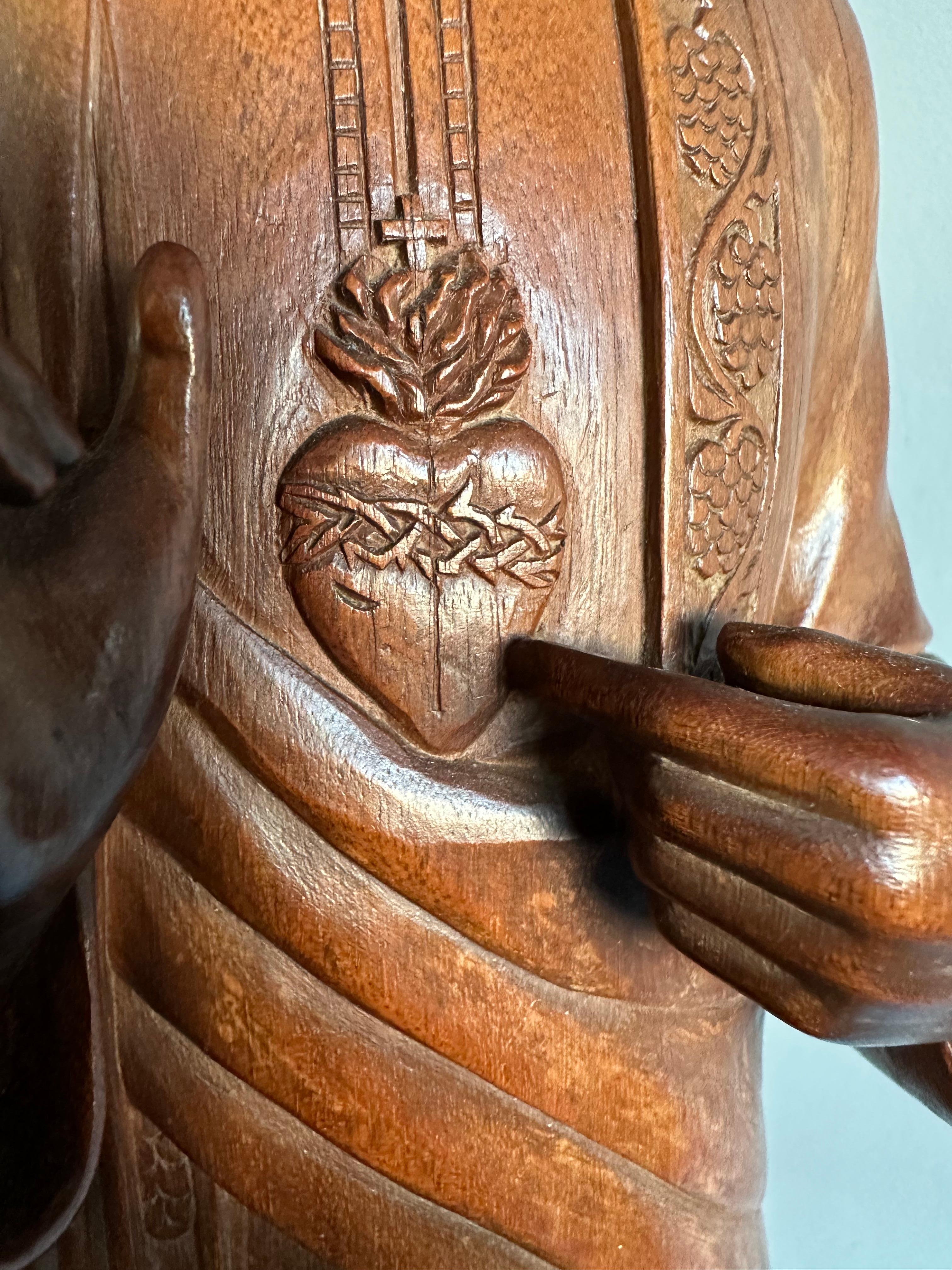 Antike und einzigartige, handgeschnitzte Holzskulptur / Statue des heiligen Herzens Christi aus Holz im Angebot 2