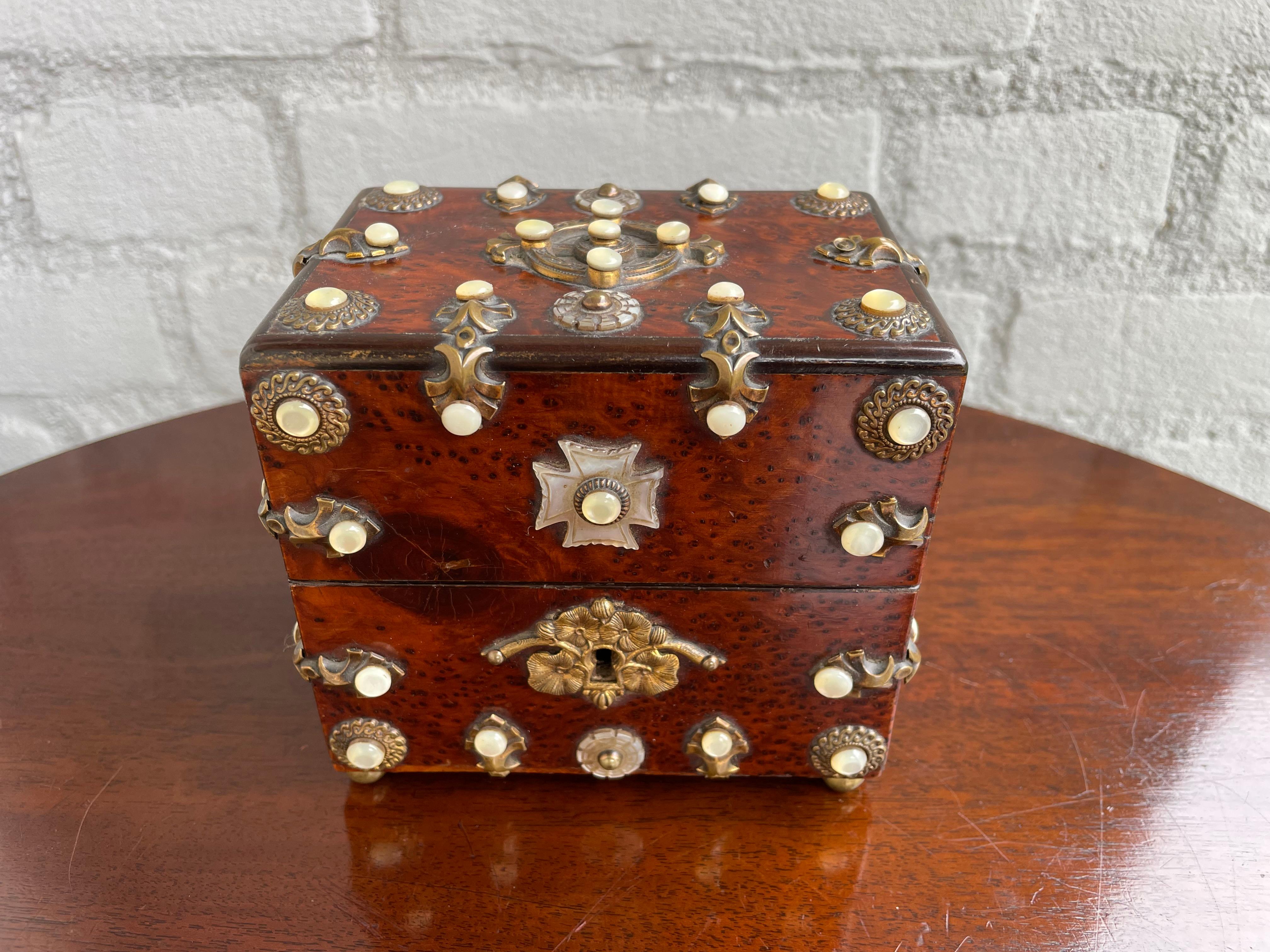 Incredible workmanship and amazingly intricate, antique Napoleon II box, mid 1800s

When it comes to collectible and high value boxes, this little, fit-for-a-king gem from the 1850s is right up there with the rarest and most beautiful we ever saw.