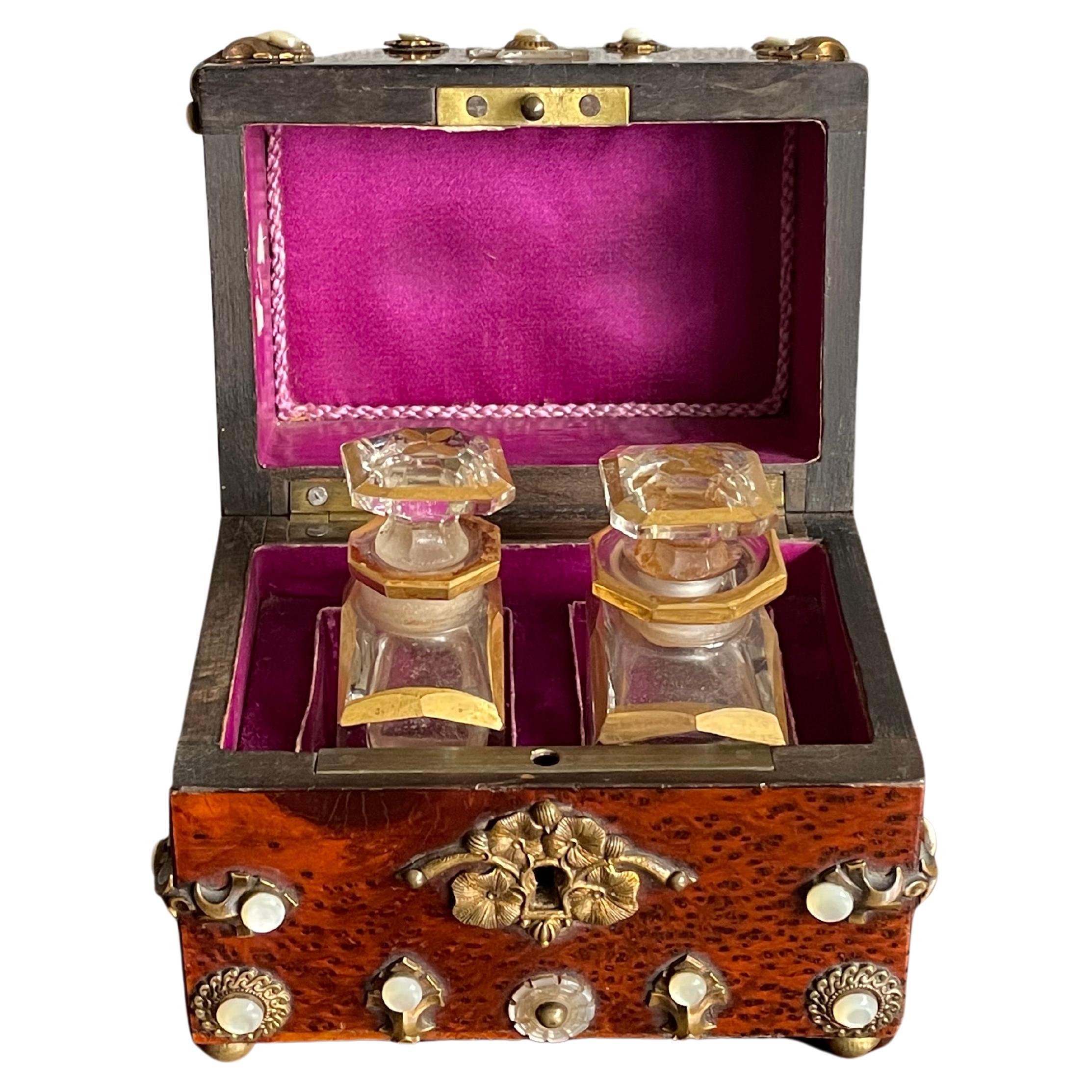 Antike & einzigartige Napoleon II Einlegearbeit Burl Box w. Parfümflaschen/Flaschen vergoldet