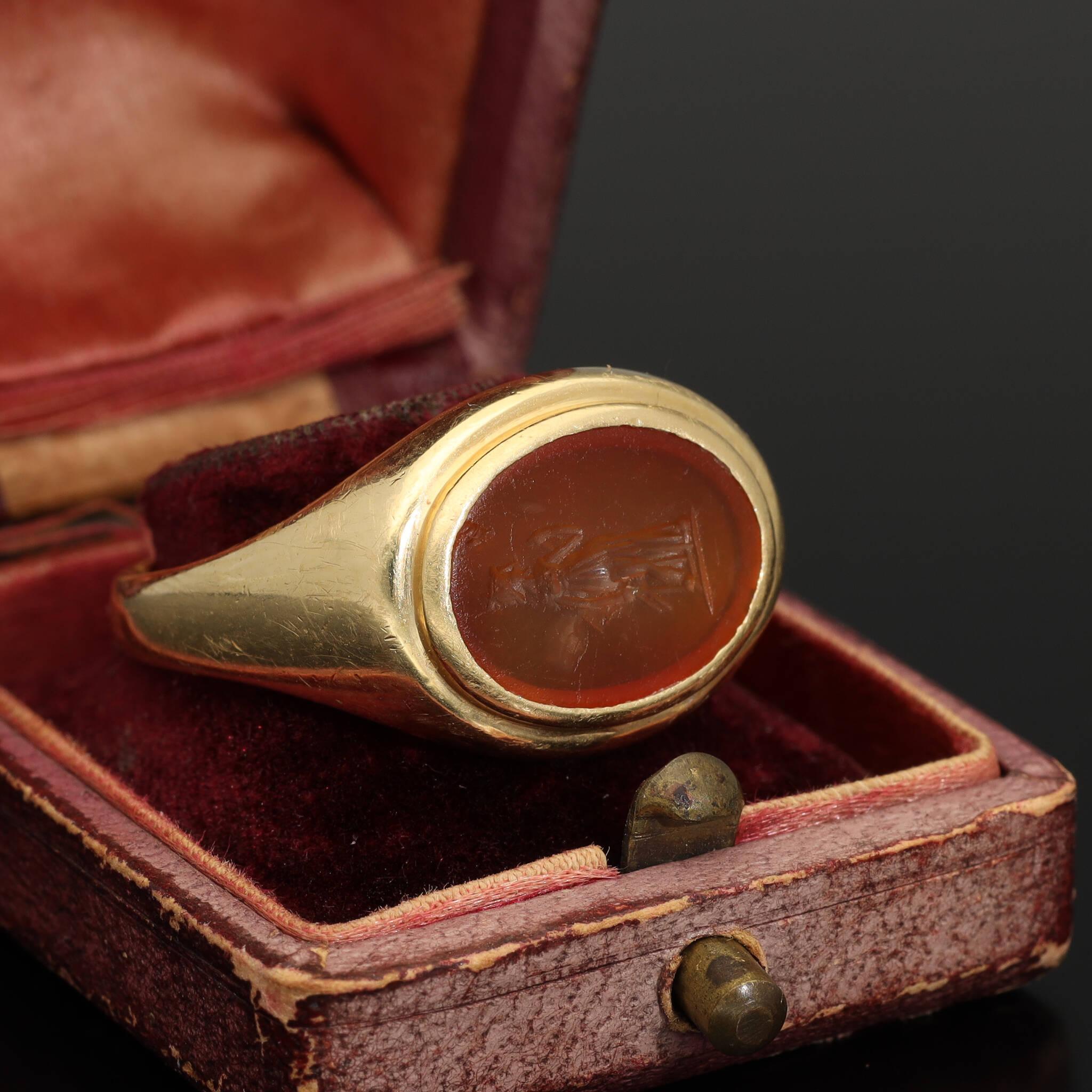 Antique Unisex Carnelian Intaglio Signet Ring, Antique Roman Agate Seal Ring For Sale 2