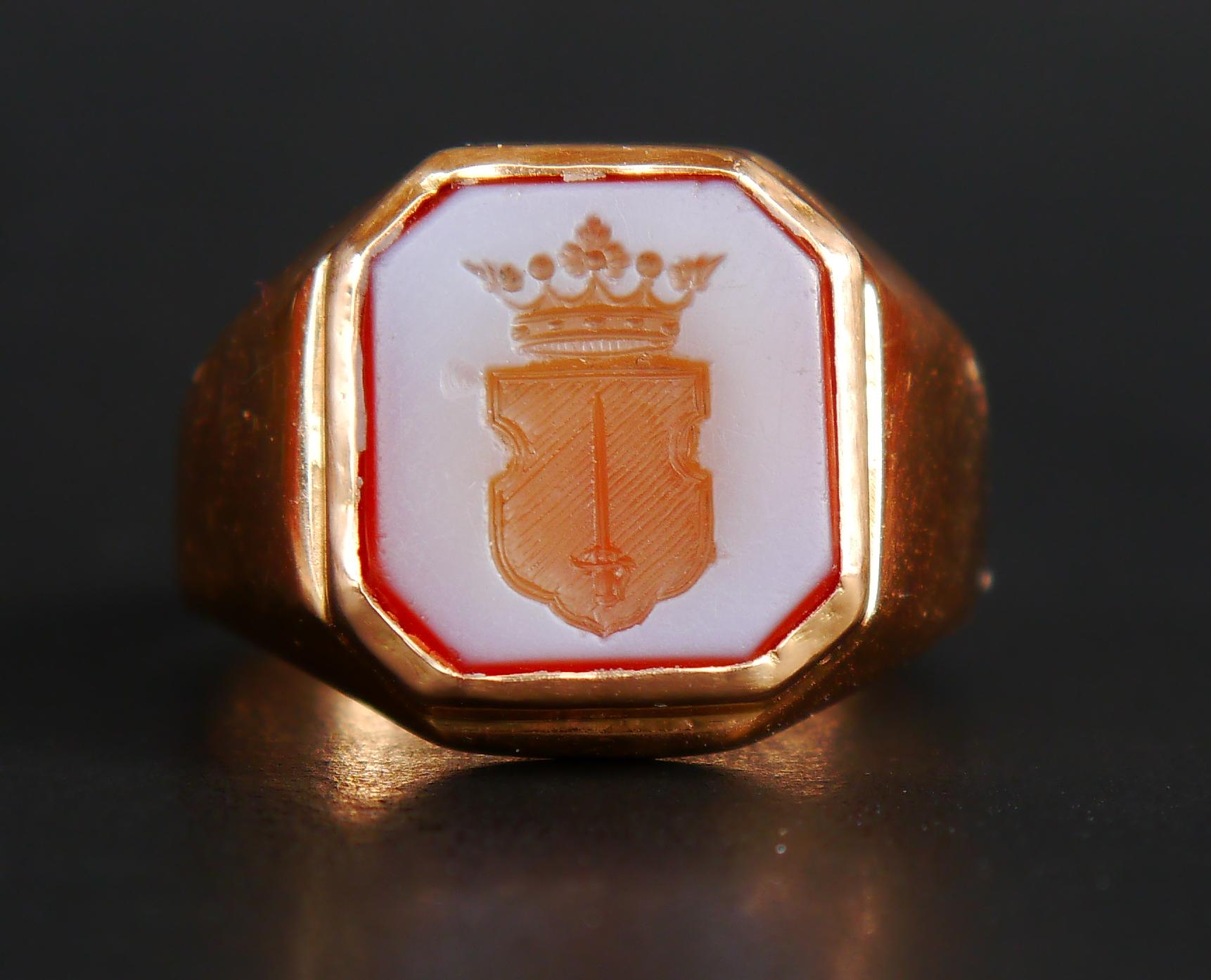 Medieval Antique Unisex Intaglio Signet Ring solid 18K Gold Carnelian Ø US6.5 / 10.5g For Sale