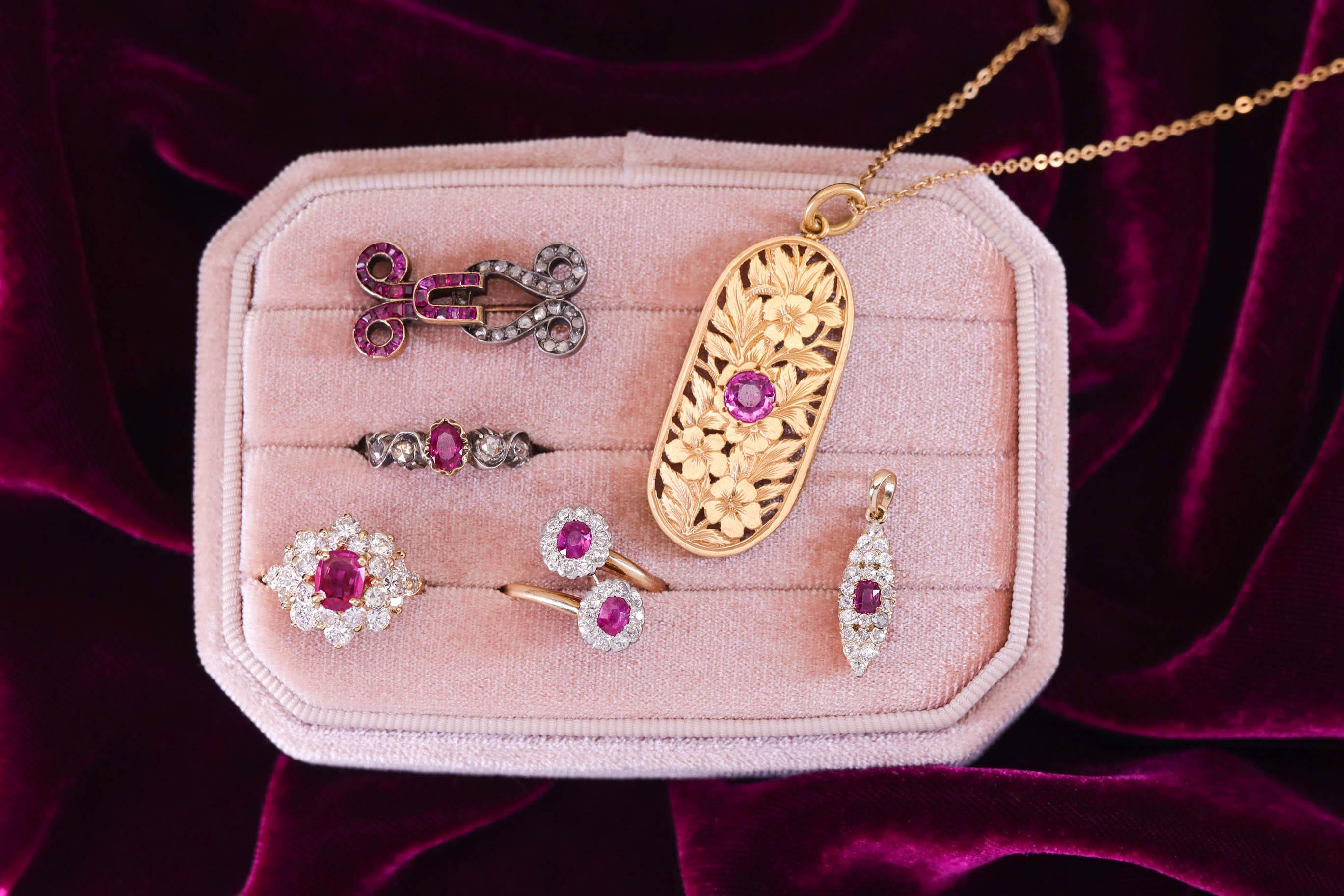 Bague bypass ancienne en rubis naturel non traité et diamants en vente 2