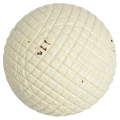 Balle de golf ancienne, non utilisée, Gutta Percha, motif en maille