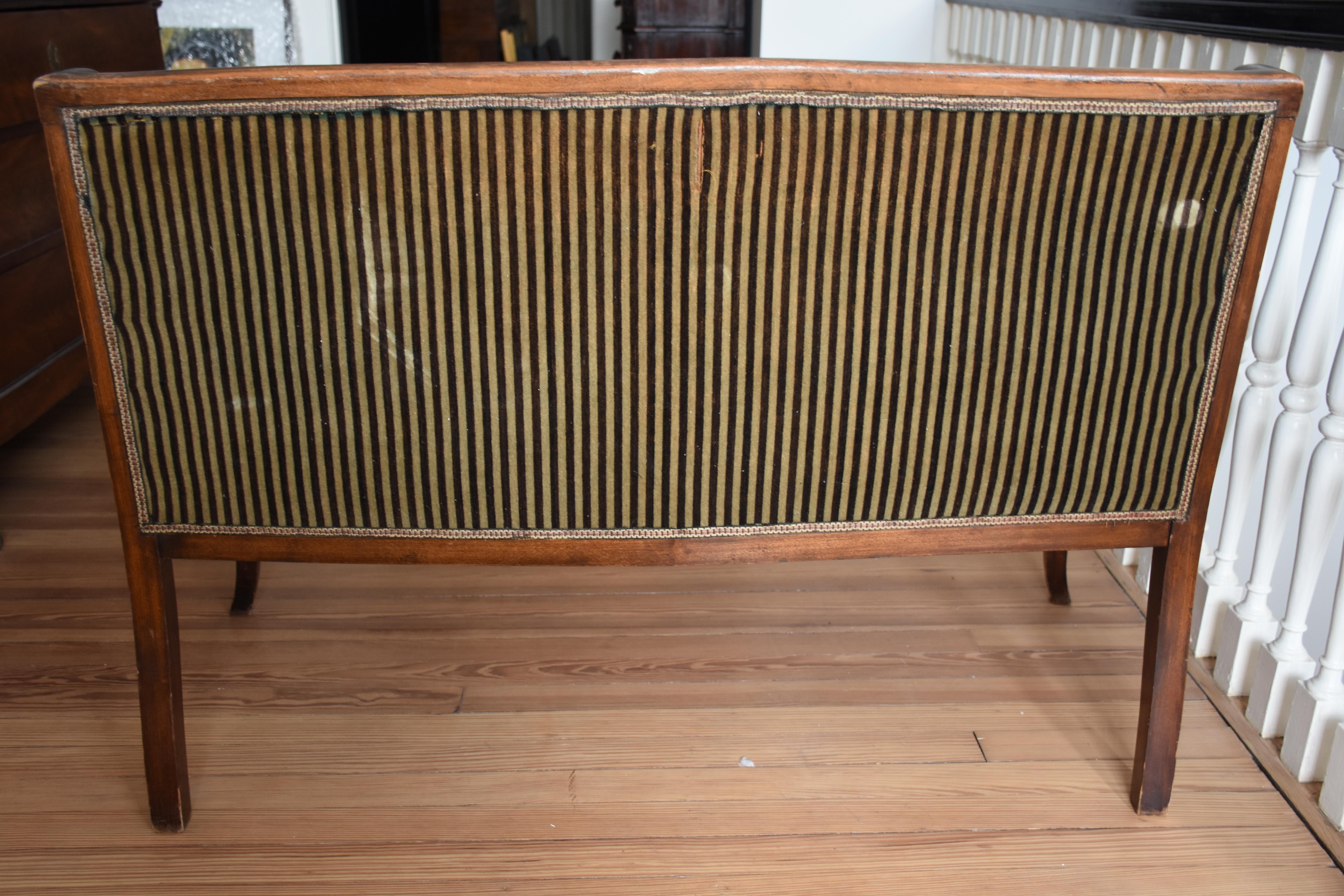 Antike Polsterbank aus dunkelgrün gestreiftem Samt (Edwardian) im Angebot