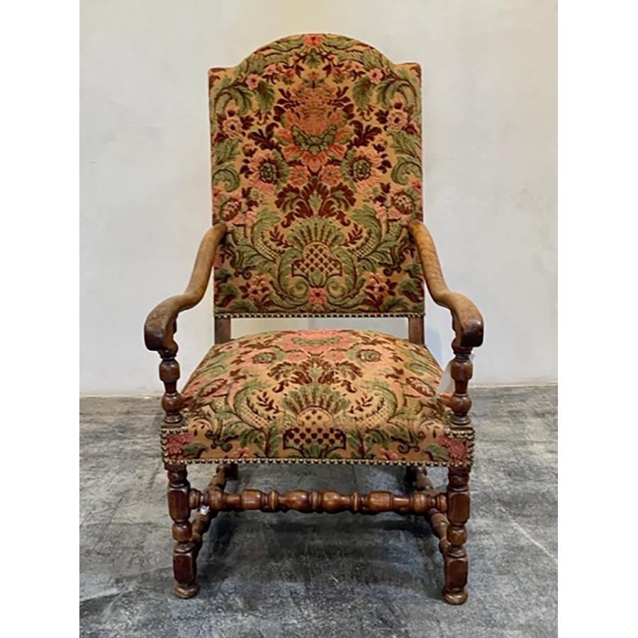 Antique upholstered chair, early 18th century. Upholstered in a tapestry style fabric. 

Item #: FR-0056

Dimensions: 26”W x 22”D x 46”H.
 