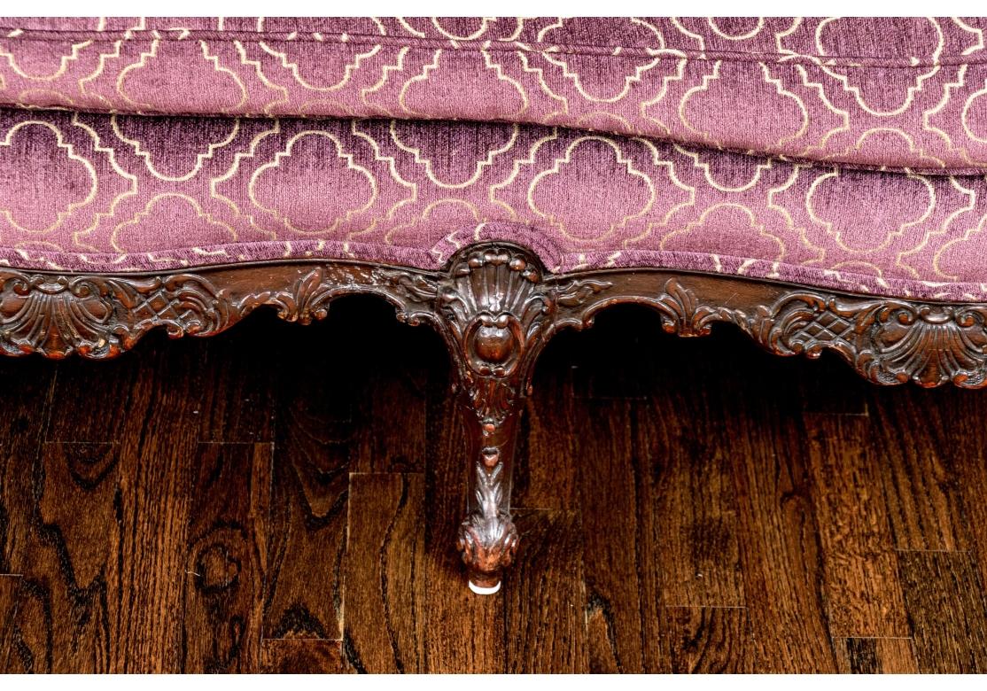 Antique Upholstered Chippendale Style Carved Mahogany Camel Back Sofa en vente 1