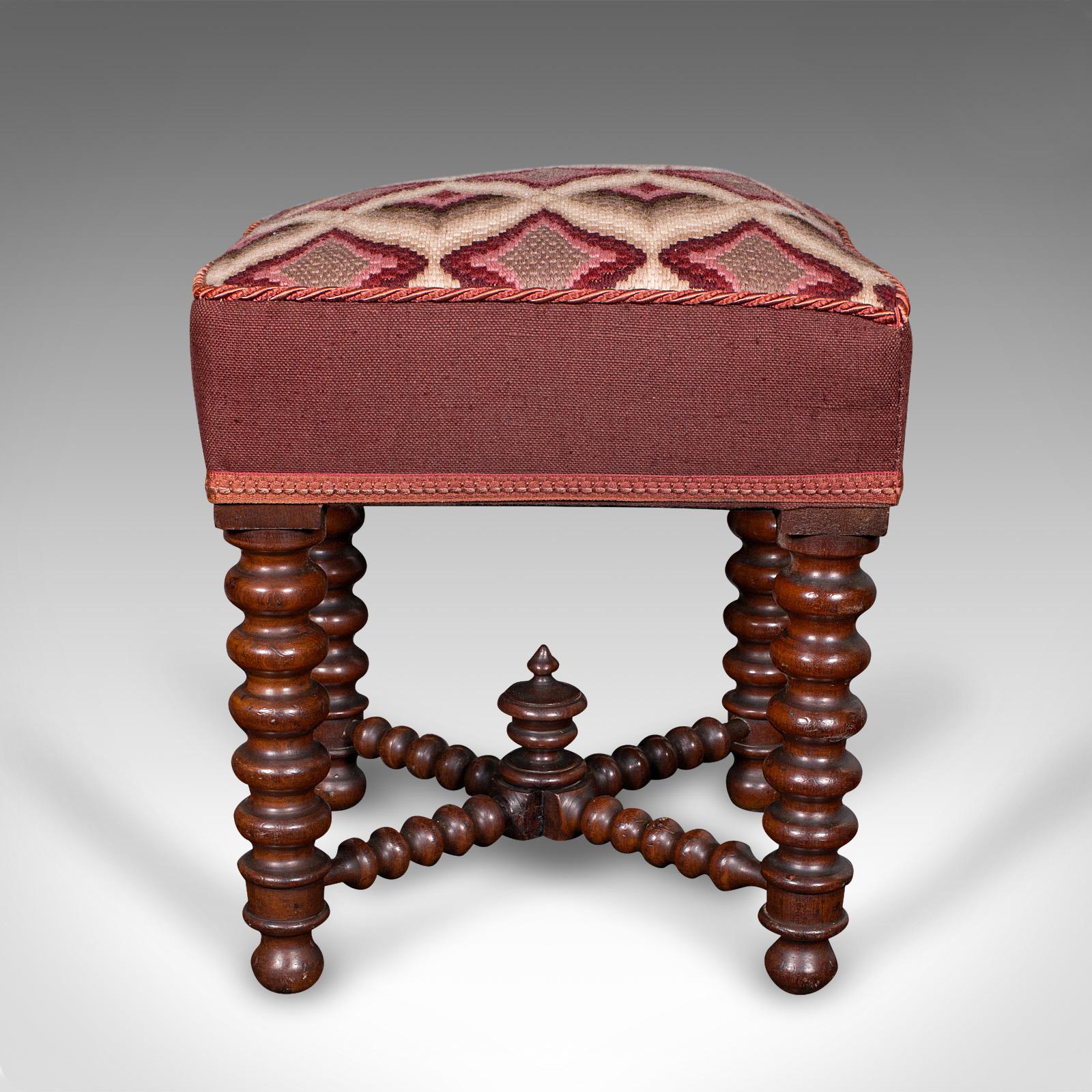 Antiker gepolsterter Fußhocker, englisch, Kaminsims, Loungehocker, viktorianisch, 1850 (Britisch) im Angebot
