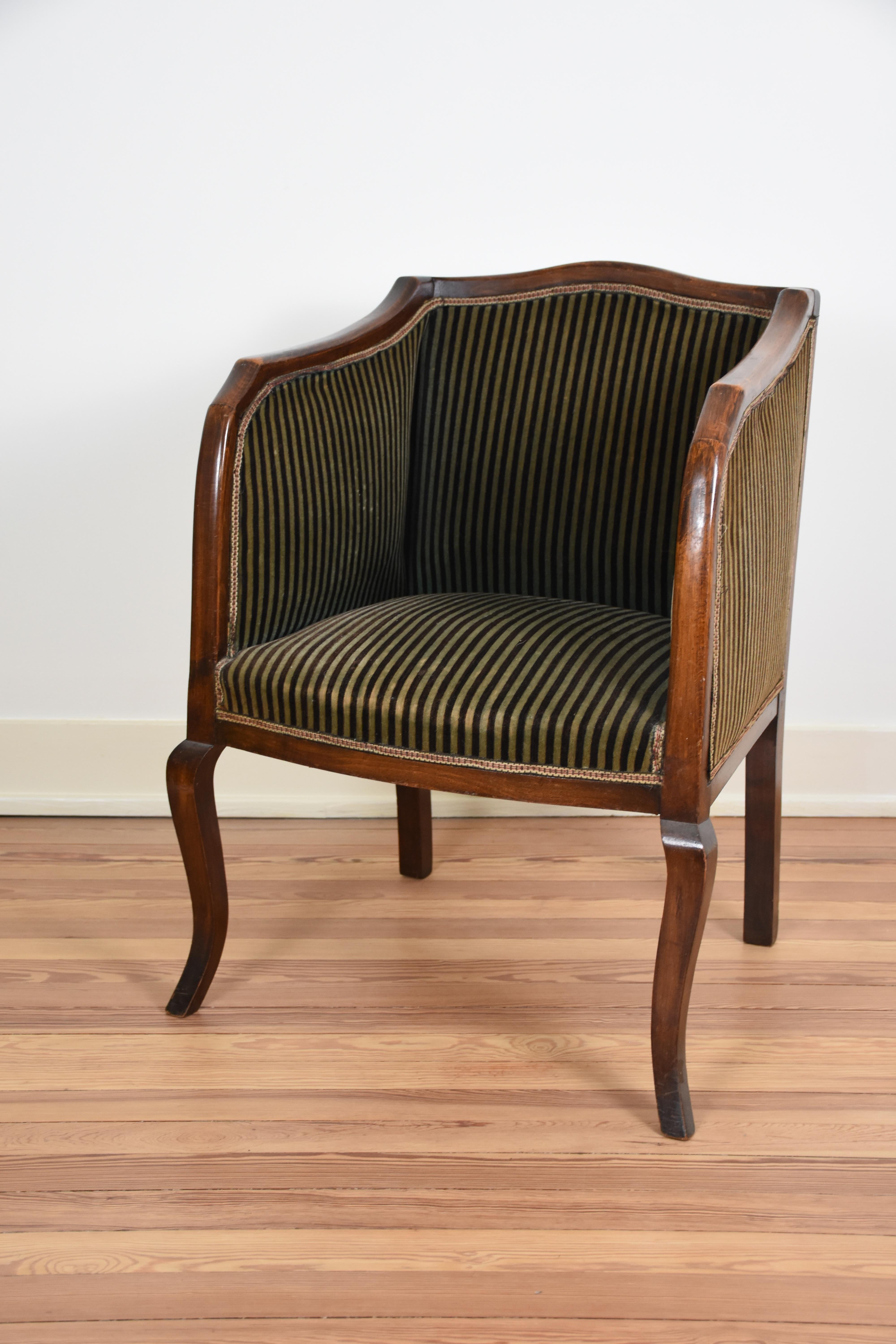 Édouardien Paire de chaises anciennes tapissées en velours rayé vert foncé en vente