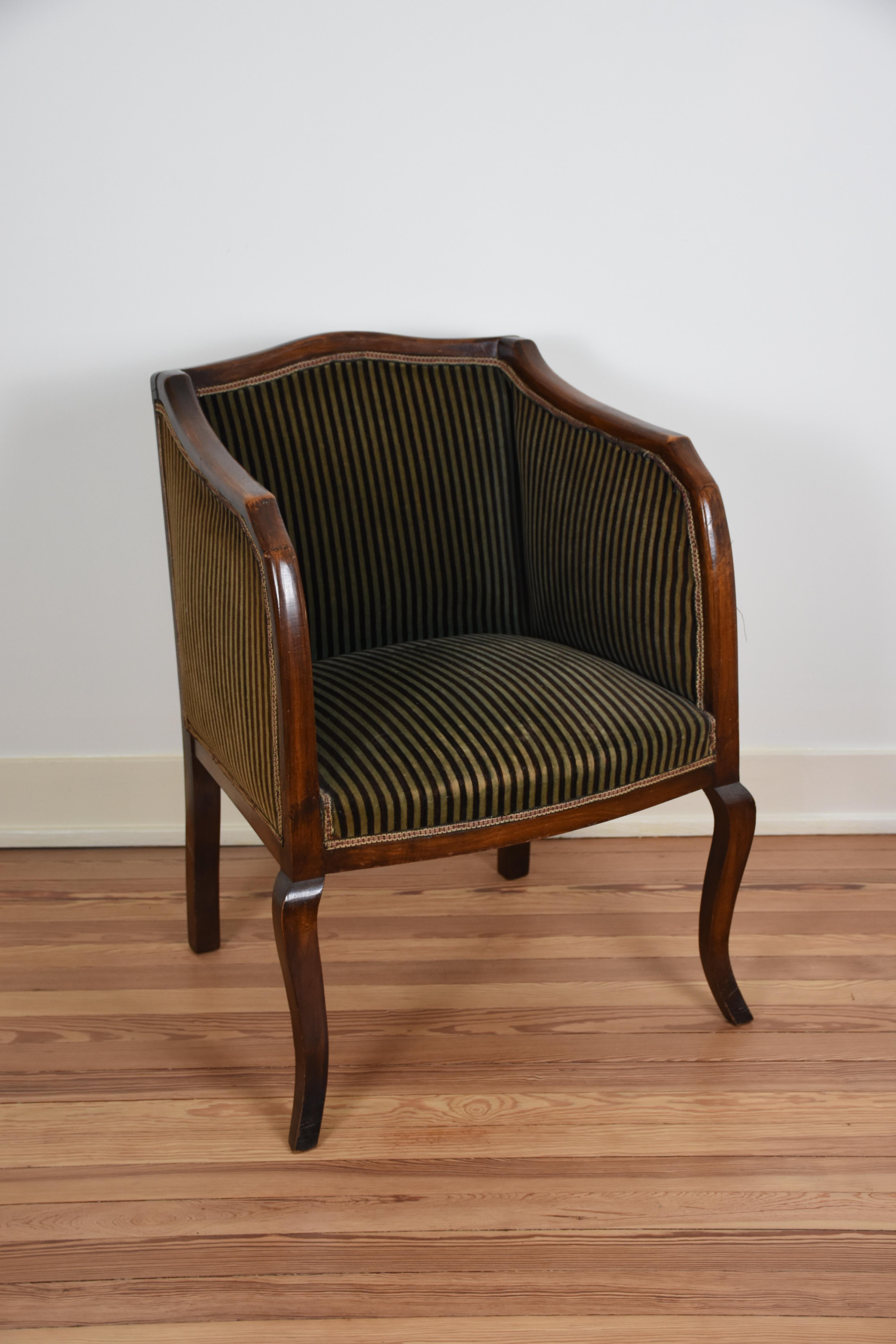 Paire de chaises anciennes tapissées en velours rayé vert foncé Bon état - En vente à New York, NY