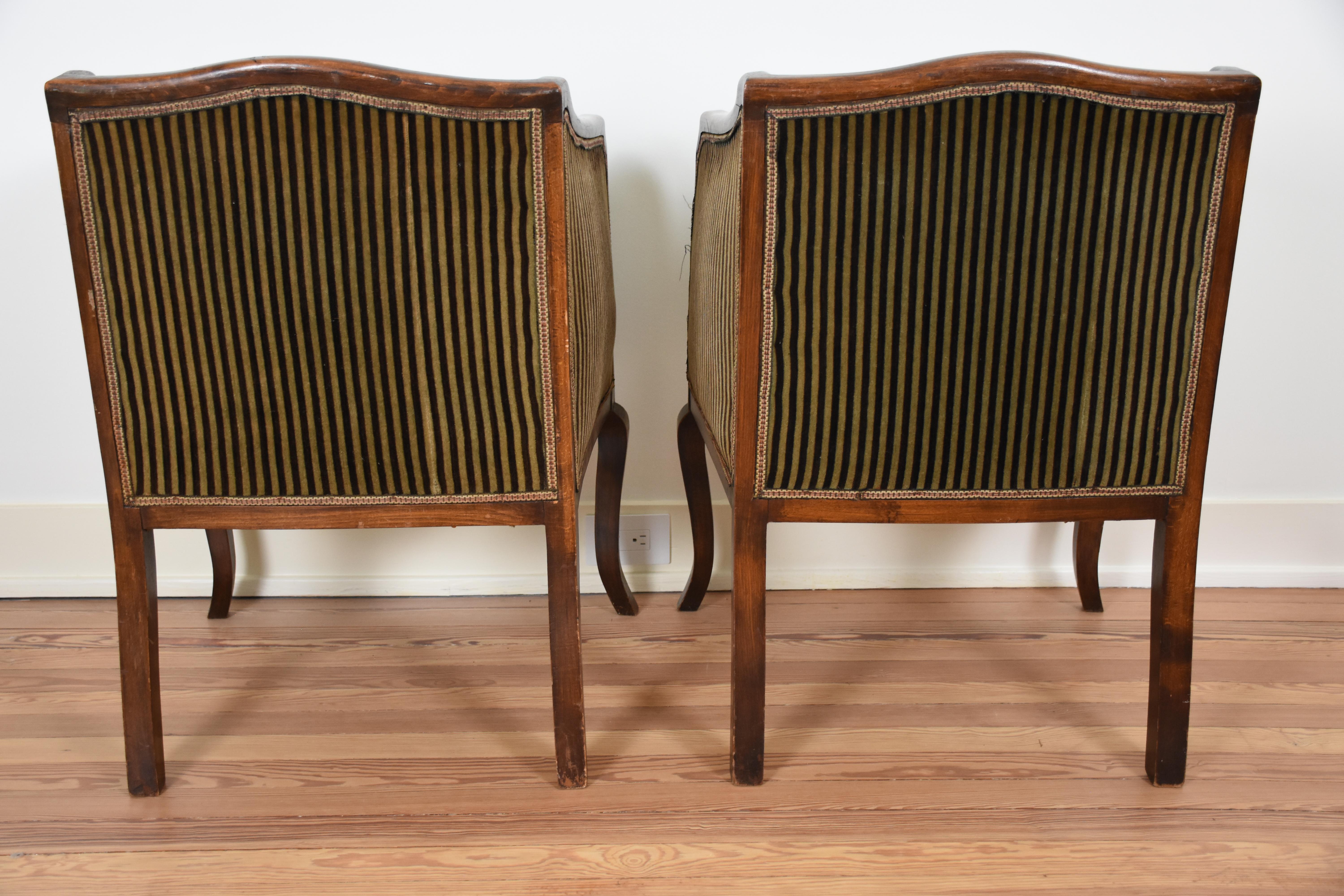 20ième siècle Paire de chaises anciennes tapissées en velours rayé vert foncé en vente