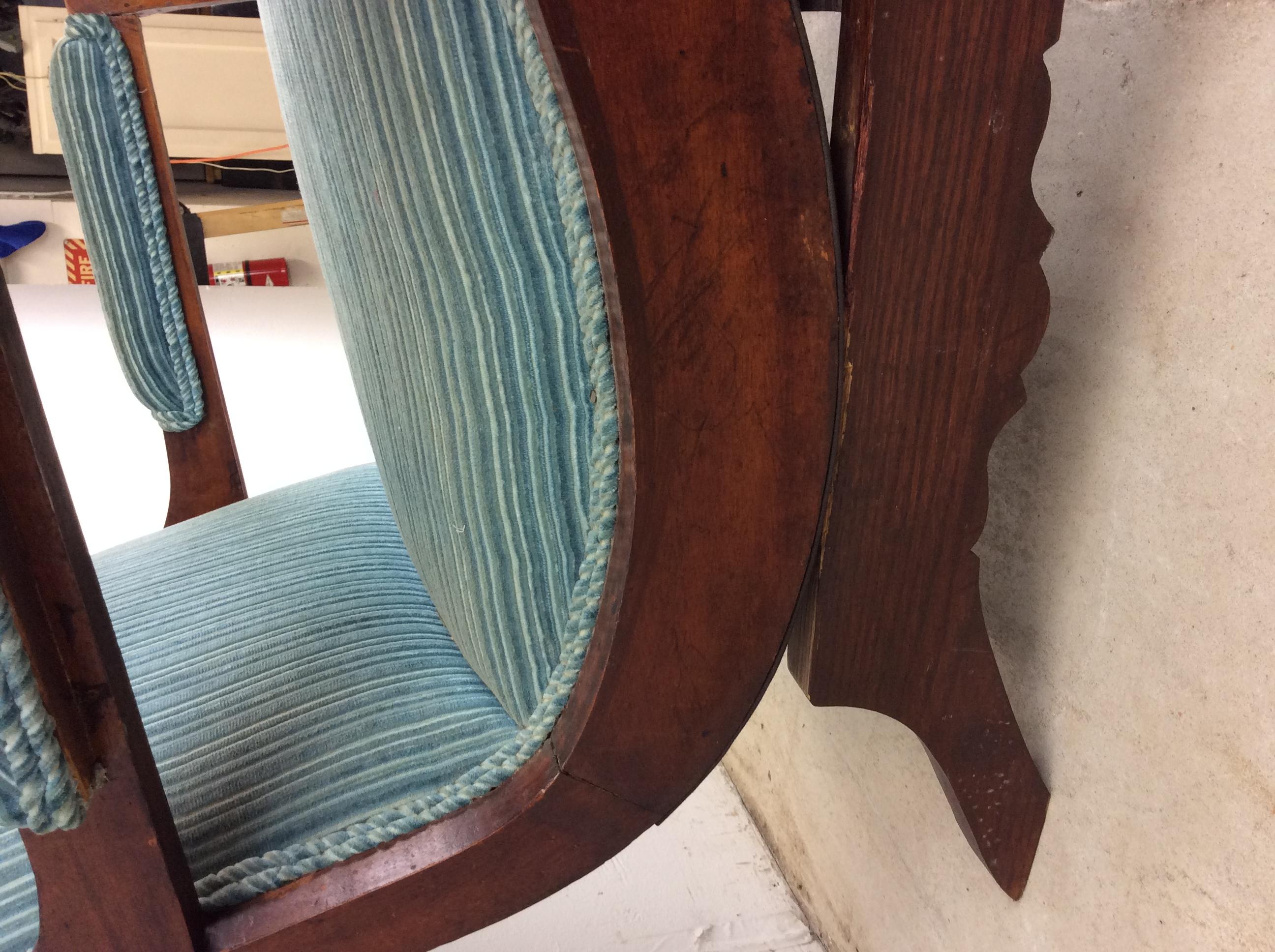 Antique Upholstered Rocking Chair with Carved Wood Detailing en venta 10