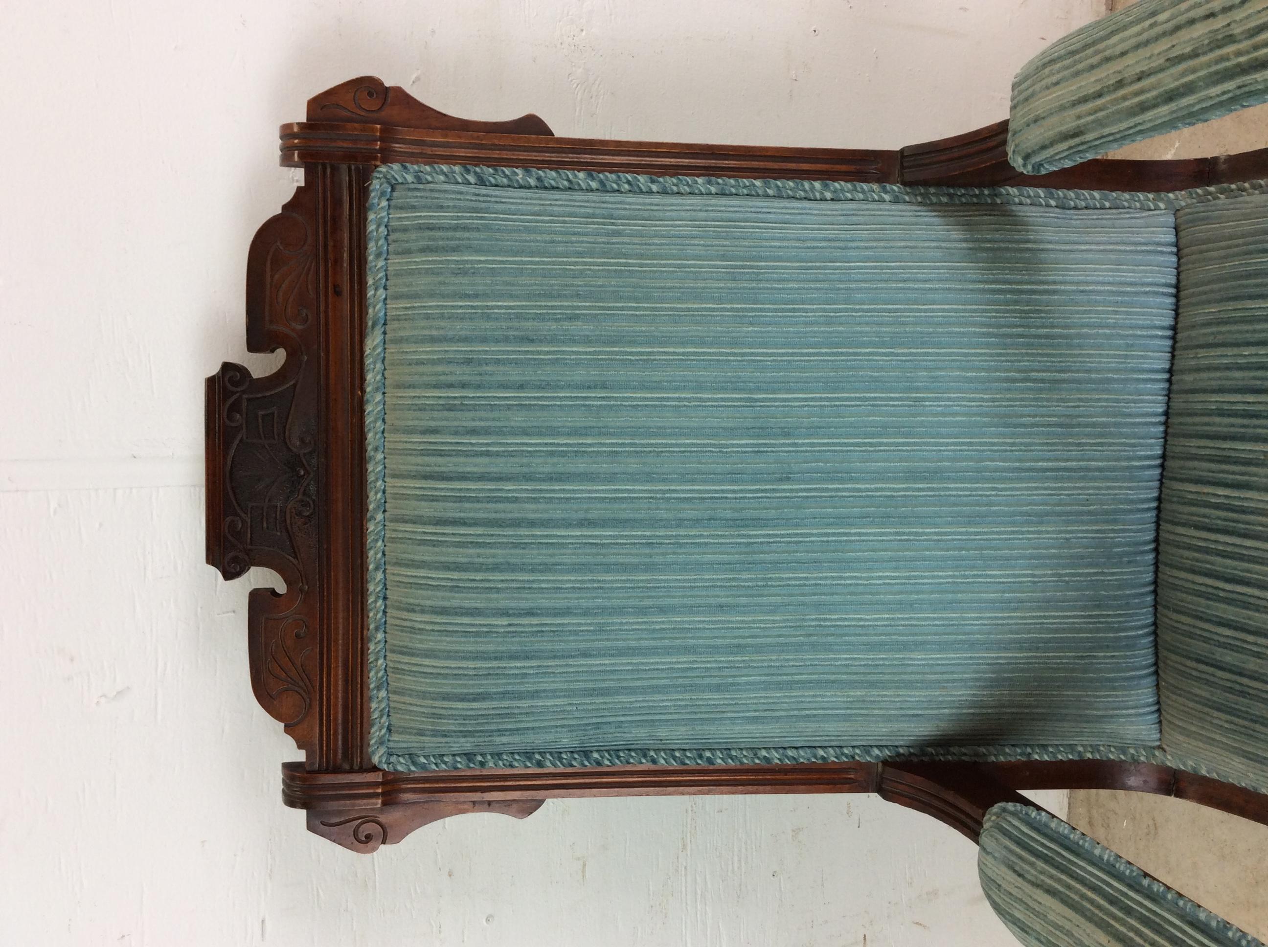 Antique Upholstered Rocking Chair with Carved Wood Detailing Estadounidense en venta