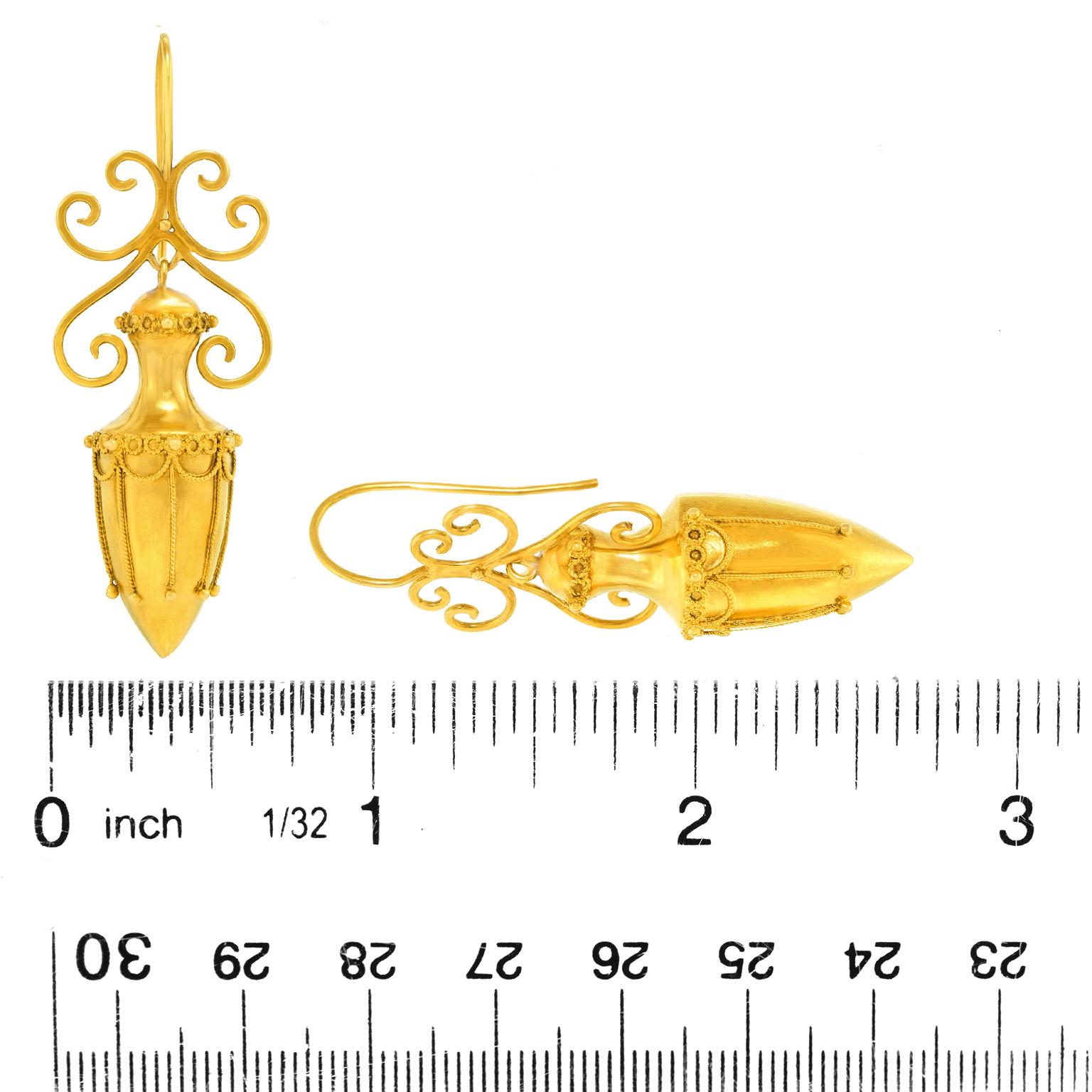 Boucles d'oreilles antiques à motif d'urne Anglais en vente 2