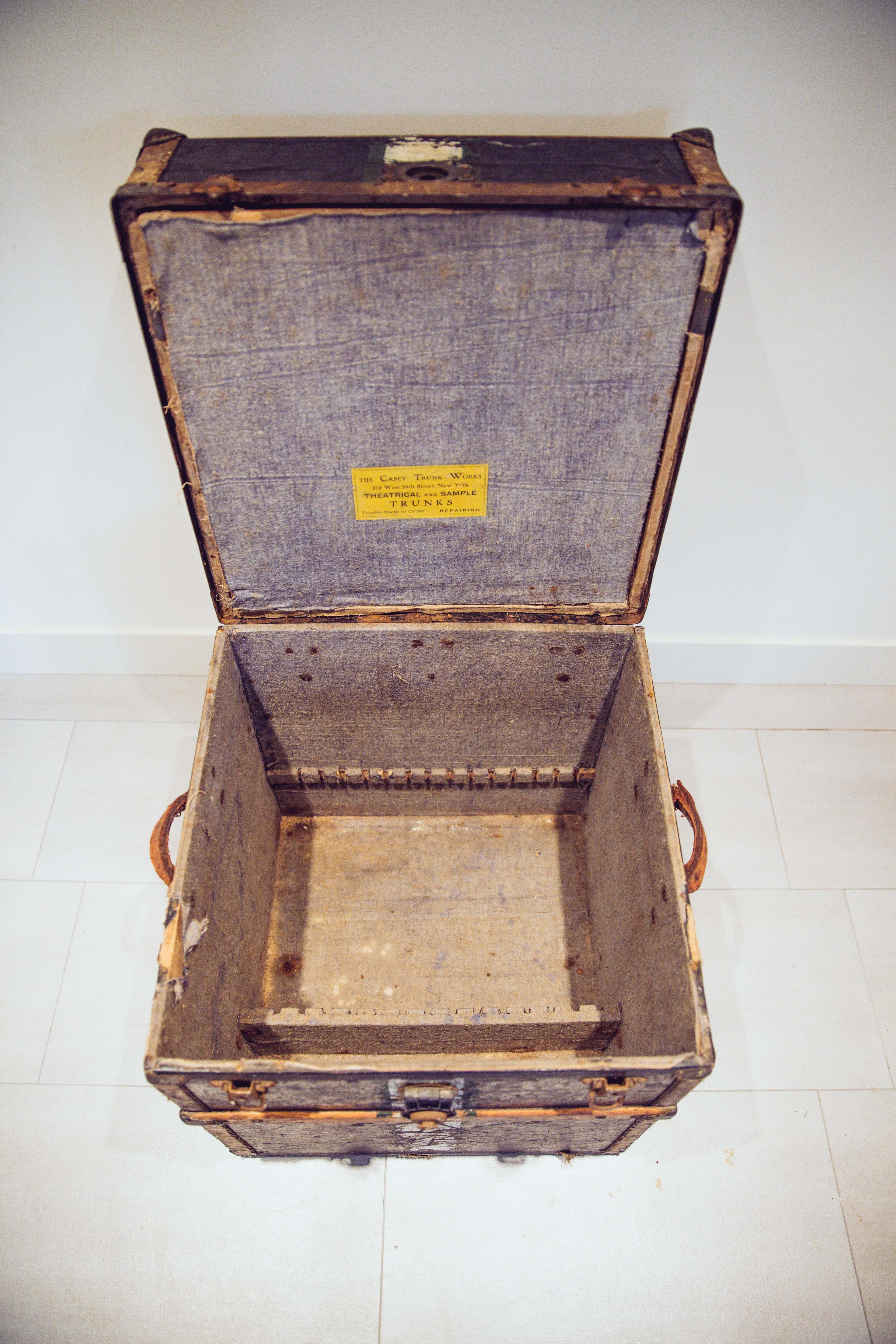 Antique US Leather Travel Trunk Box For Sale 6