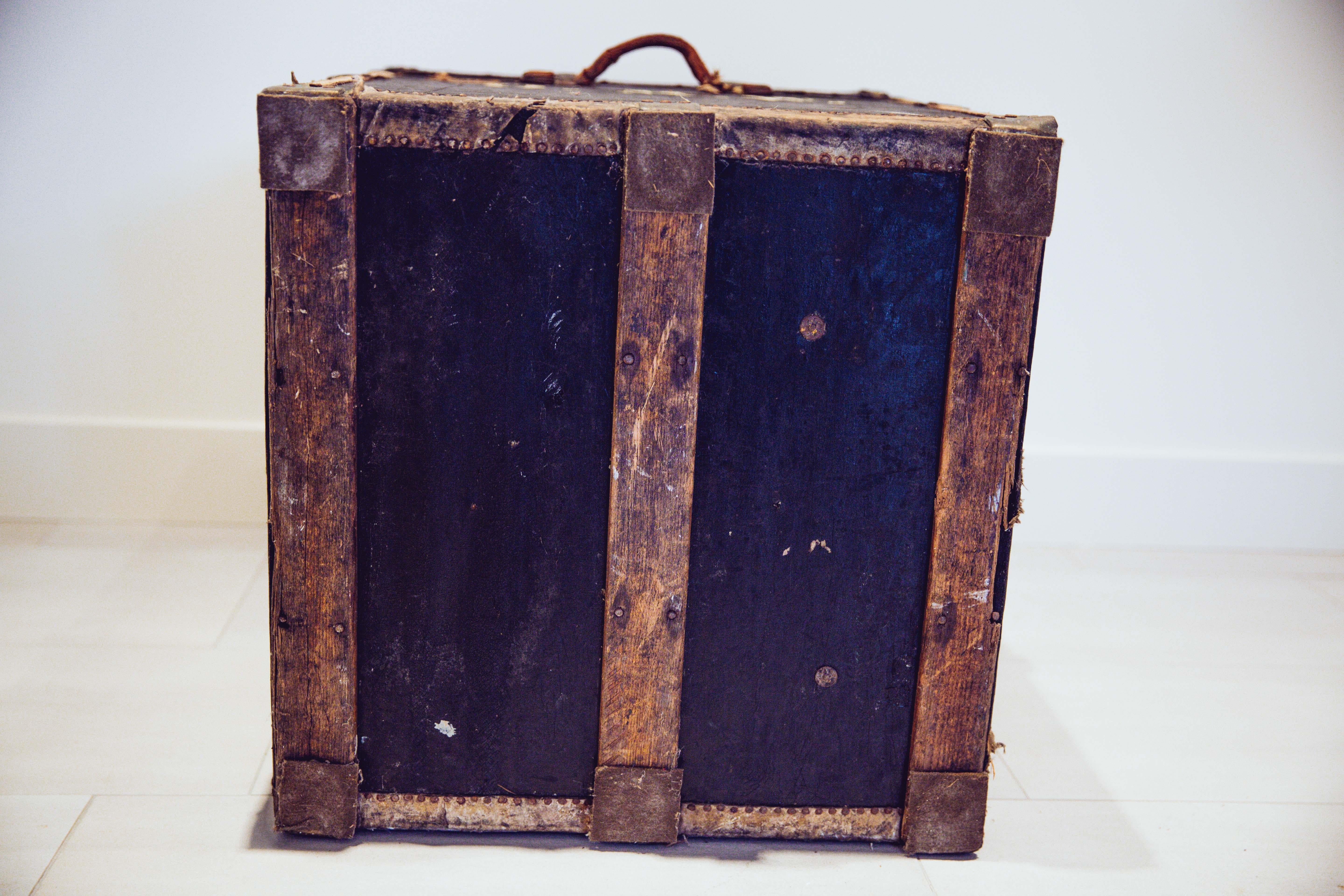 Antique US Leather Travel Trunk Box For Sale 9