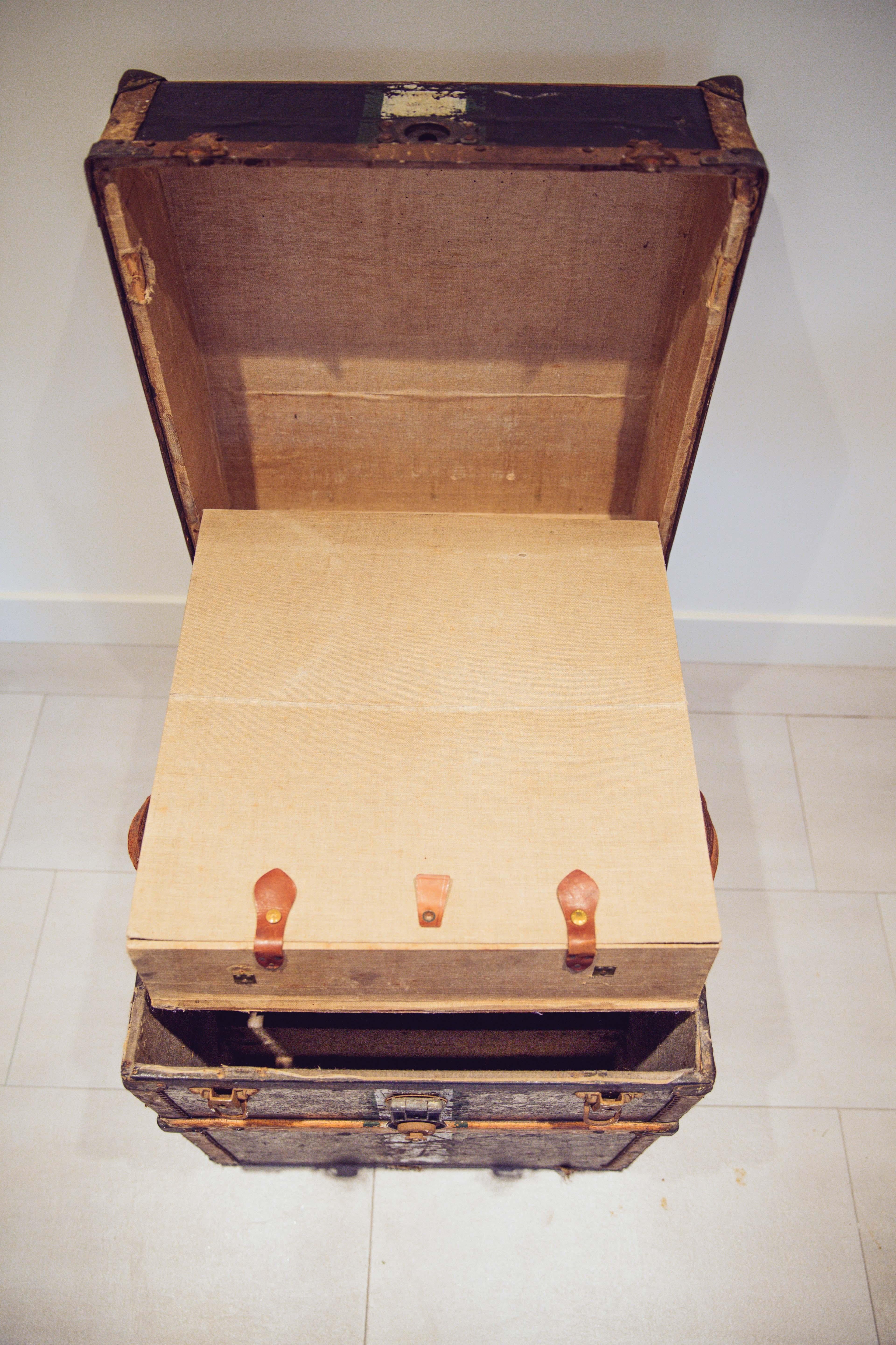 Antique US Leather Travel Trunk Box For Sale 4
