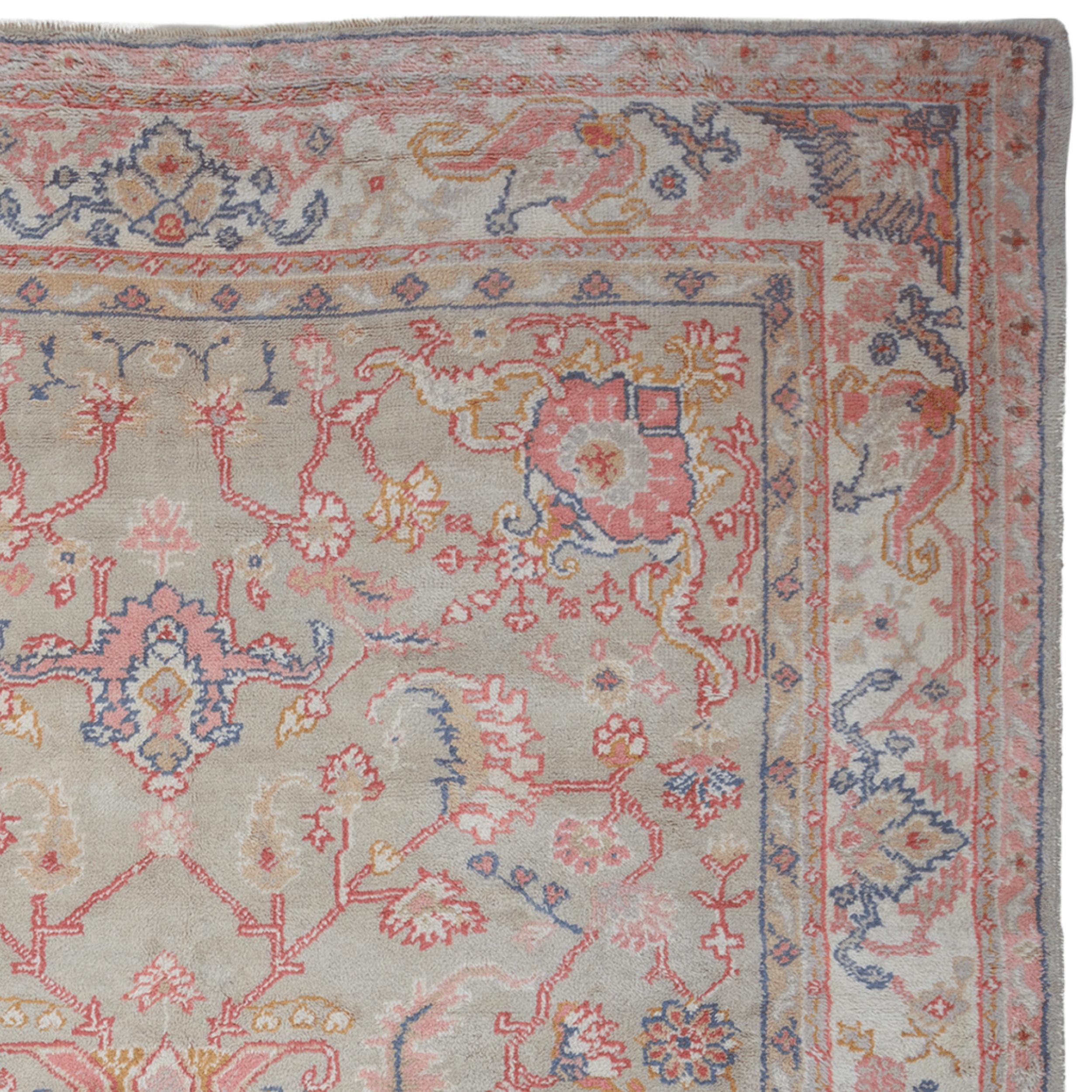 Noué à la main Tapis ancien d'Oushak - Tapis ancien d'Oushak de grande taille en vente