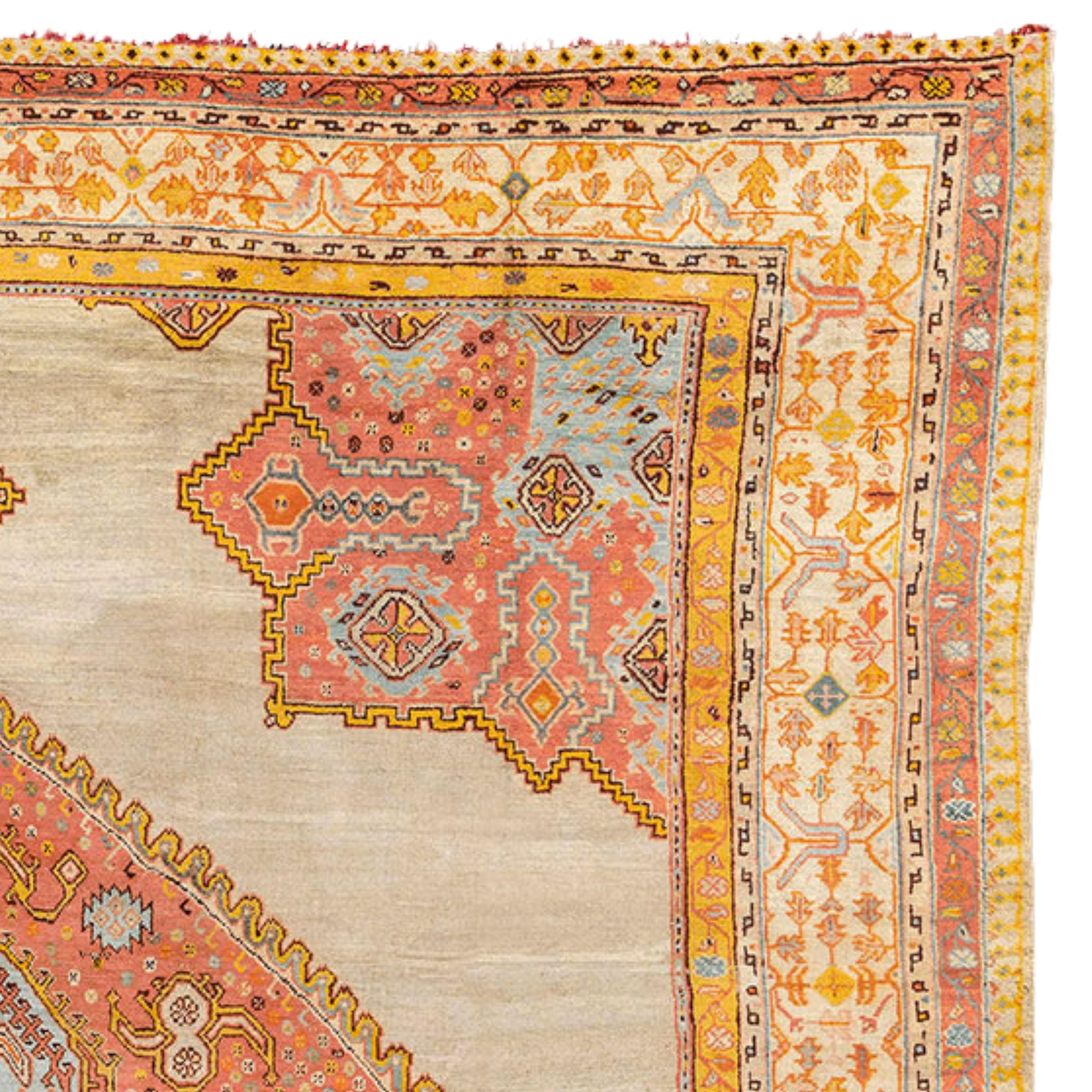 Antique Ushak Carpet - Large West Anatolia Ushak Rug Circa 1800’s, Antique Rug In Good Condition For Sale In Sultanahmet, 34