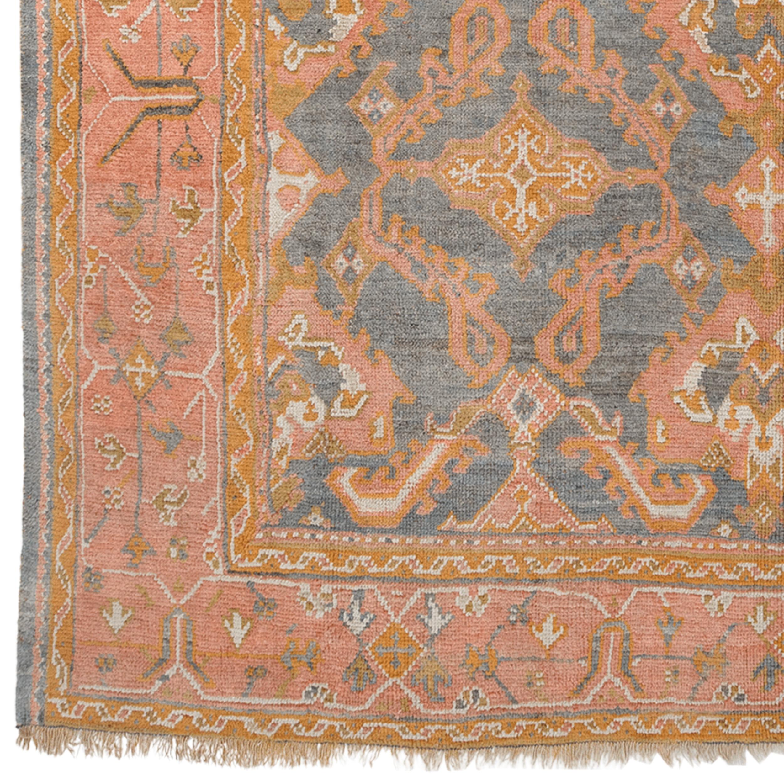 Tapis ancien d'Ushak - Fin du 19e siècle

Ce tapis antique d'Ushak est une œuvre artisanale unique, tissée en Anatolie occidentale vers la fin du XIXe siècle. Sa palette de couleurs frappantes et ses élégants motifs géométriques reflètent les