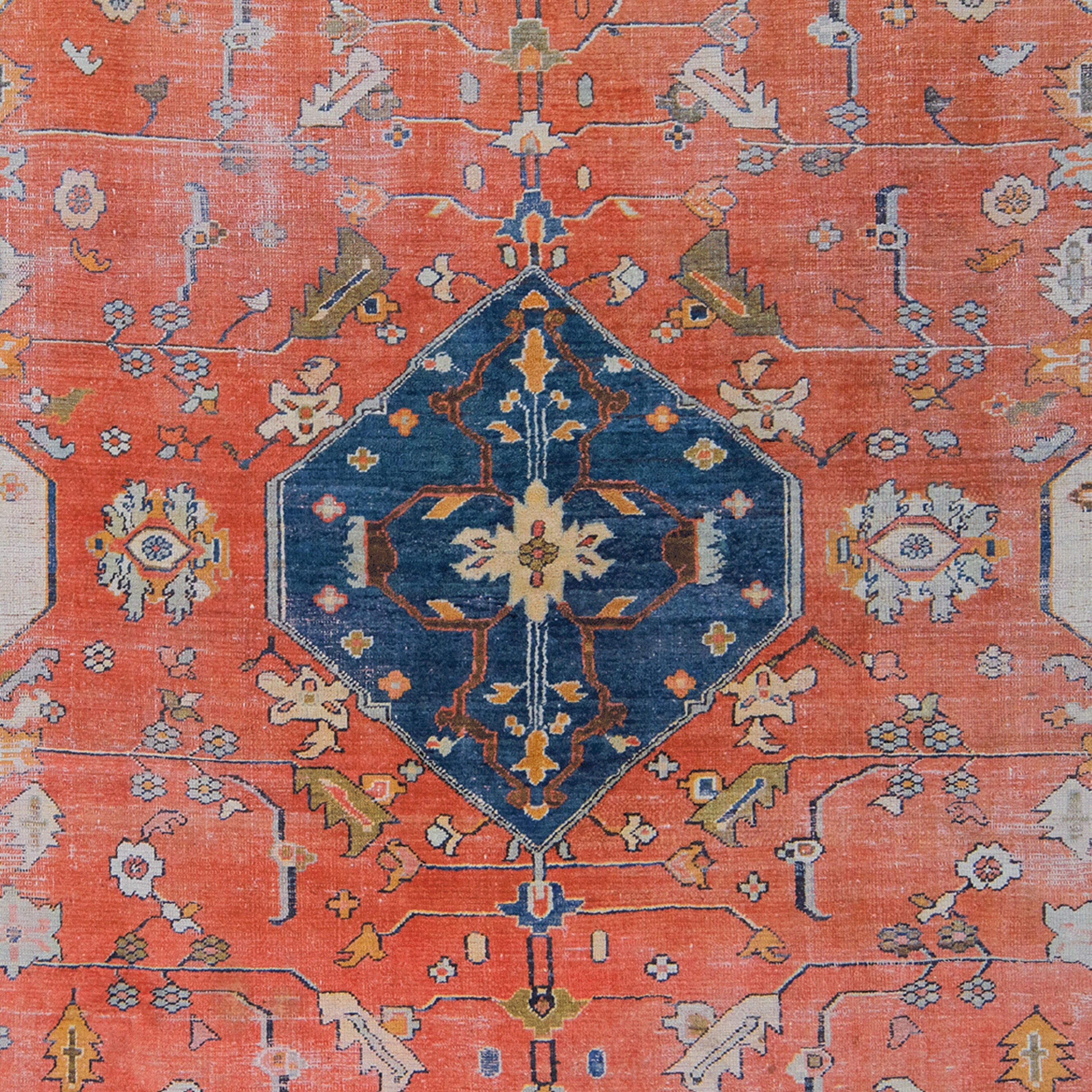 Antique Ushak Carpet - Late 19th Century Turkish Ushak Carpet, Antique Carpet In Fair Condition For Sale In Sultanahmet, 34