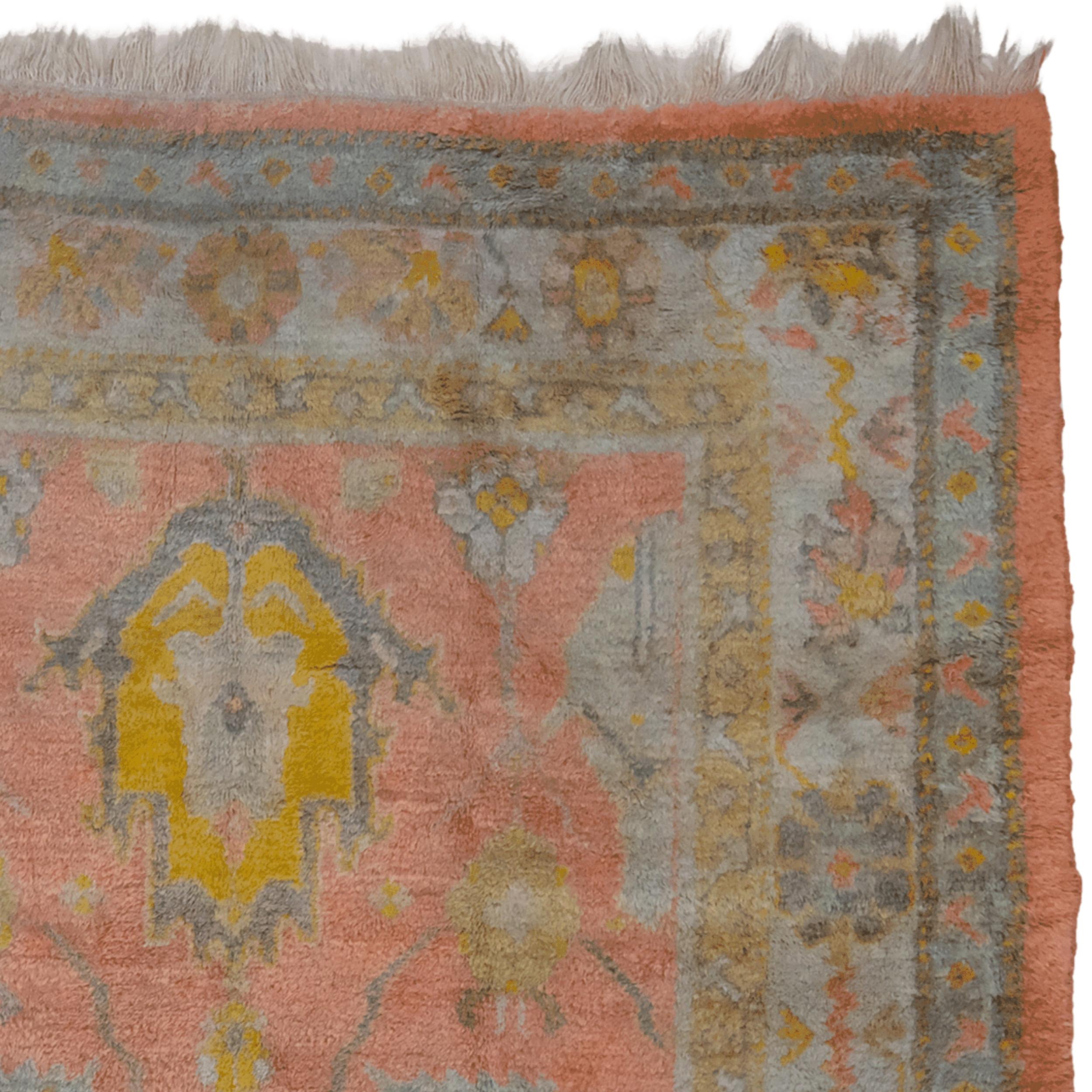Antique Ushak Carpet - Late of 19th Century Ushak Carpet In Good Condition For Sale In Sultanahmet, 34