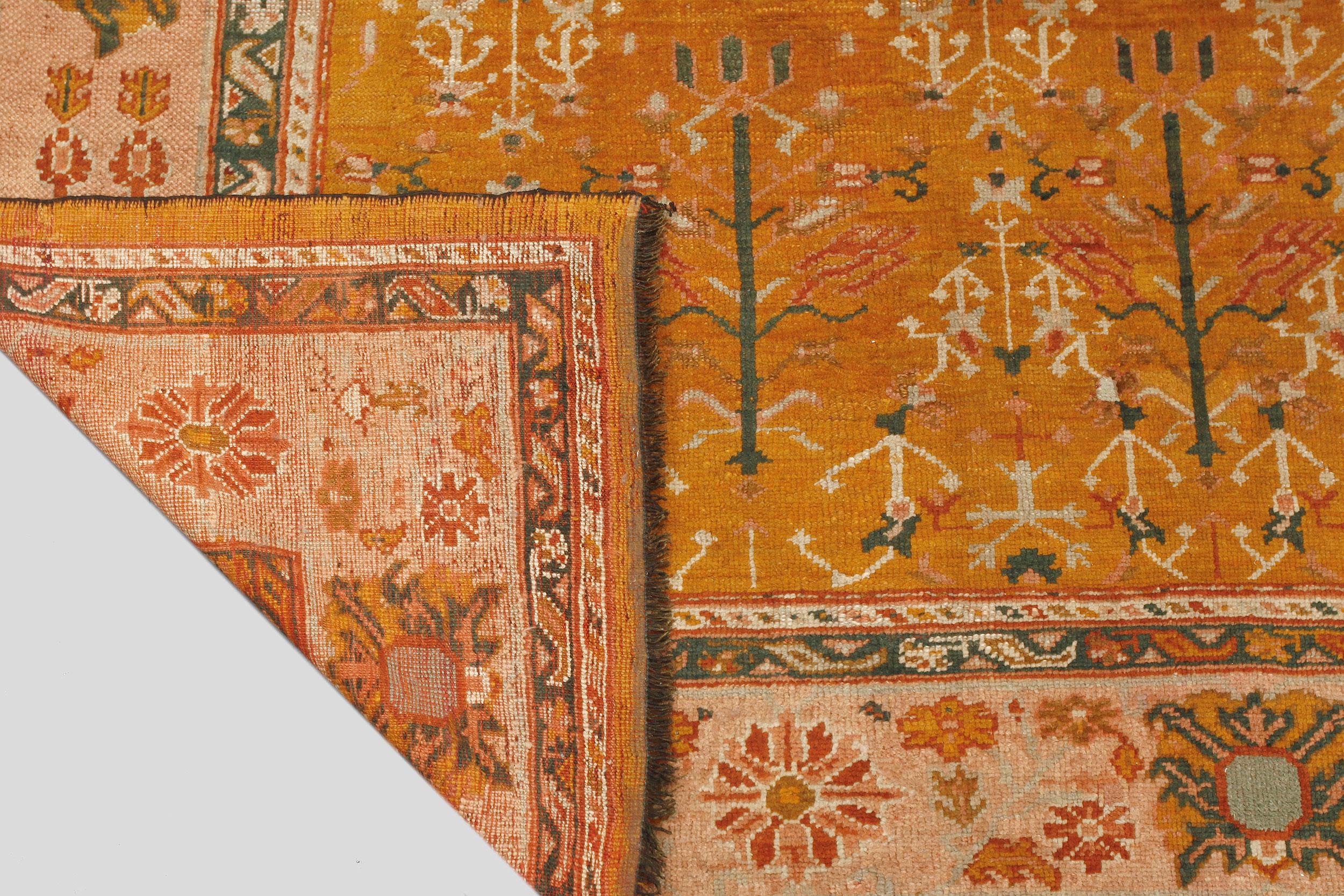 Antique Ushak Carpet, West Anatolia, Late 19th Century In Good Condition For Sale In Henley-on-Thames, Oxfordshire