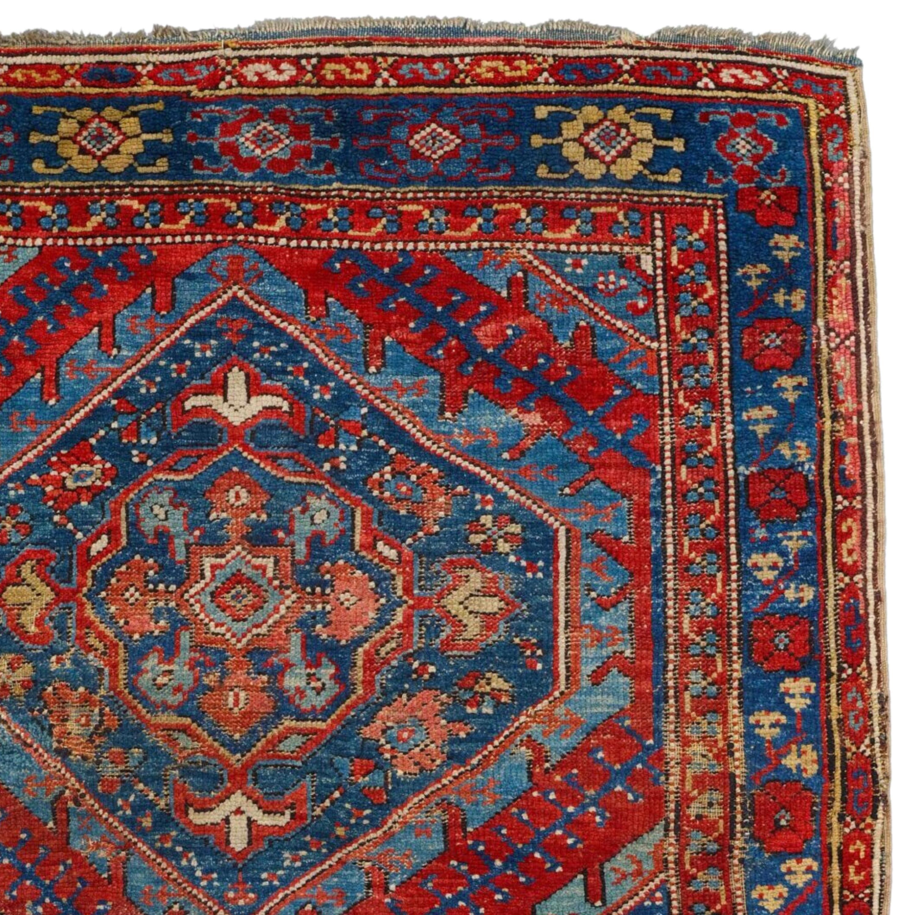 Antique Ushak Rug - Early 18th Century Anatolian Ushak Rug, Antique Carpet In Good Condition For Sale In Sultanahmet, 34