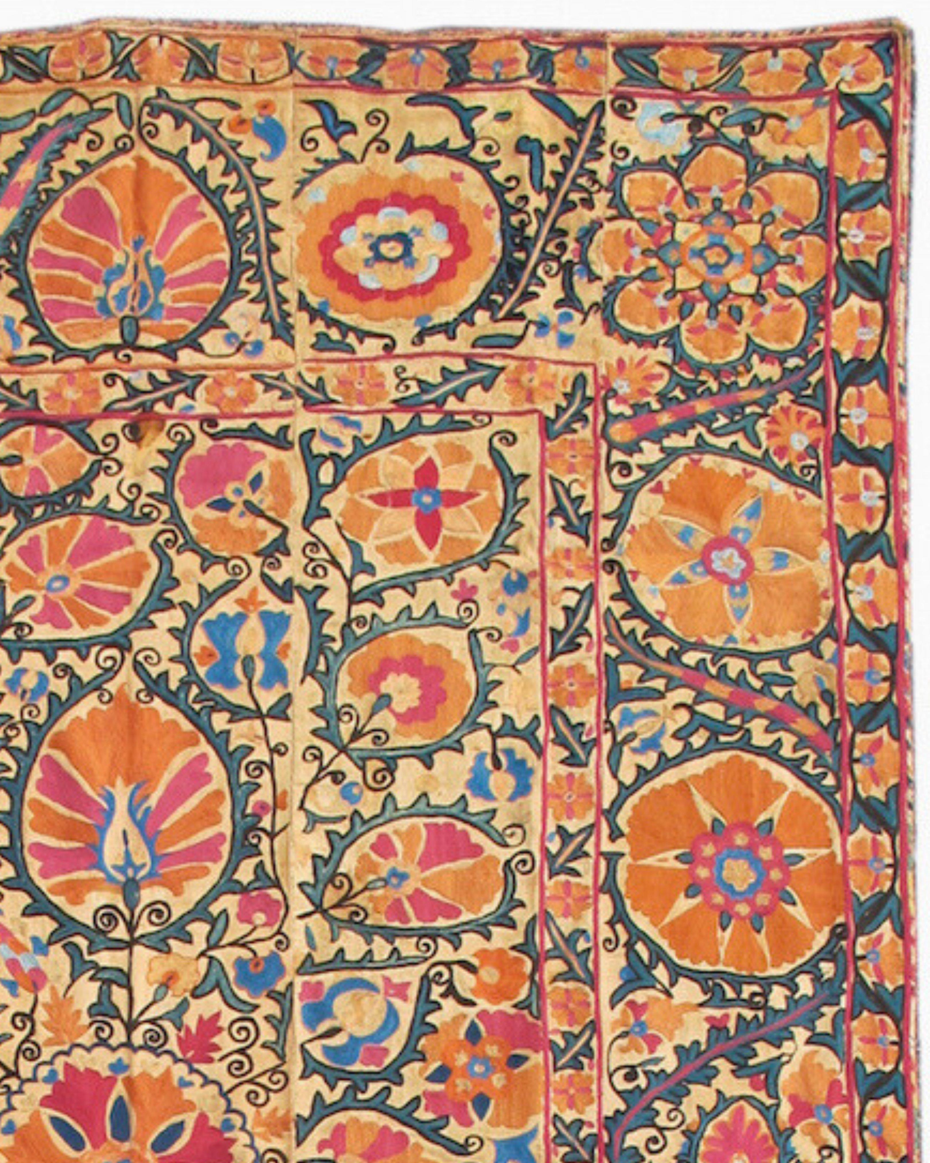 Antiker zbekischer Bokhara Suzani-Wandteppich mit Wandbezug, Mitte des 19. Jahrhunderts (Bestickt) im Angebot