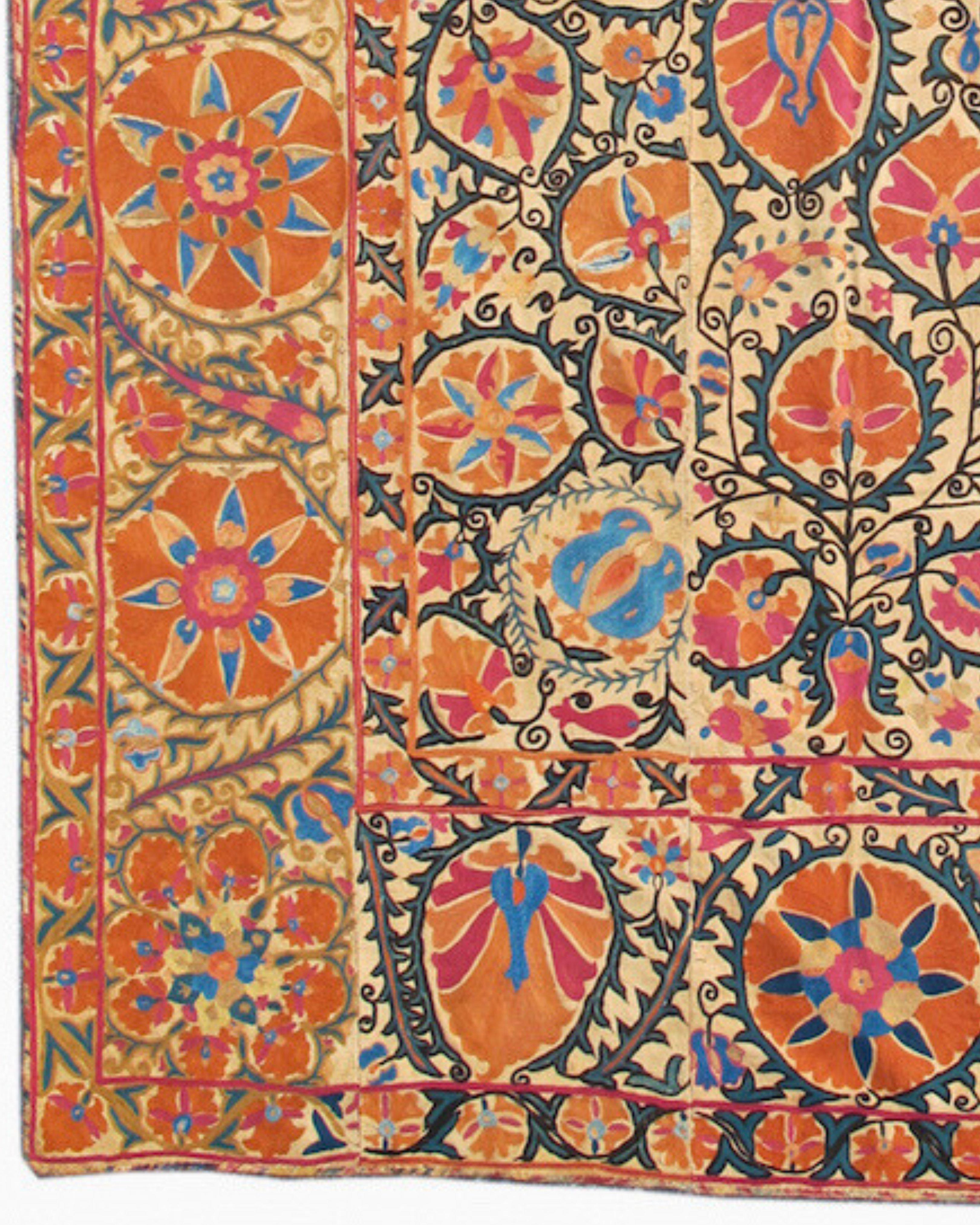XIXe siècle Ancienne tapisserie murale ouzbèke Bokhara Suzani, milieu du 19e siècle en vente