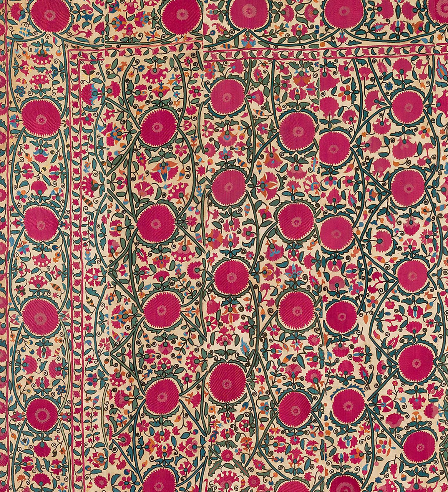Antike usbanische Suzani-Stickerei, 1. Hälfte des 19. Jahrhunderts, 6'4 x 7'4 cm im Angebot 2