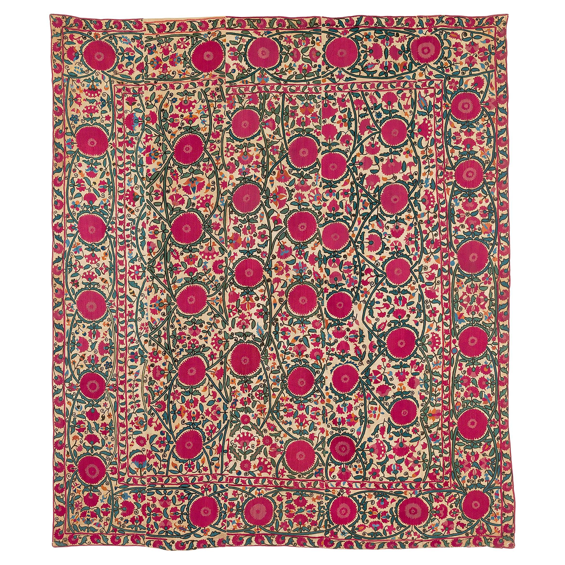 Ancienne broderie Suzani d'Ouzbékistan 1ère moitié du 19ème siècle 6'4 x 7'4 en vente