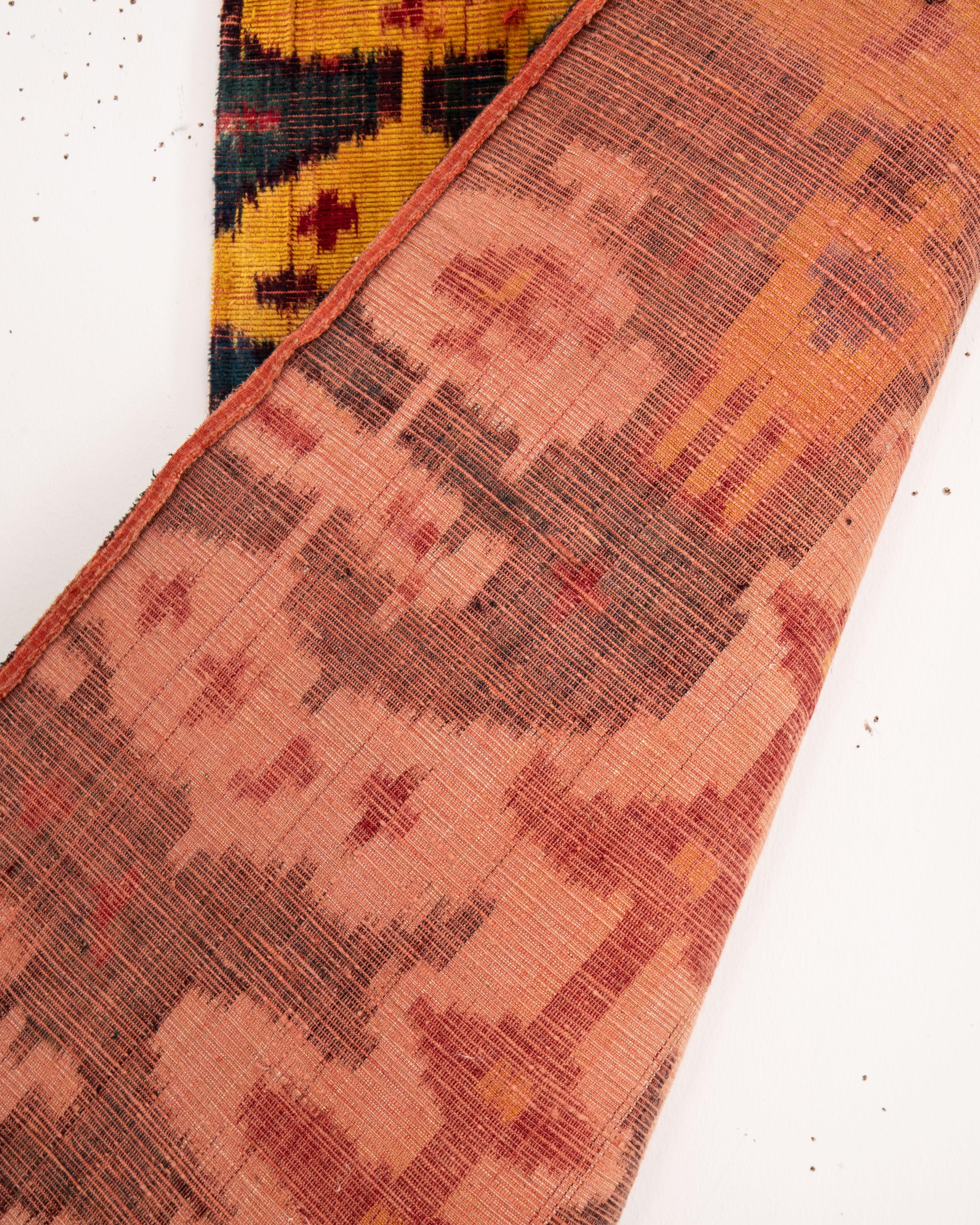 Antikes usbekisches Samt-Ikat-Fragment, Ende 19. C. (Seide) im Angebot