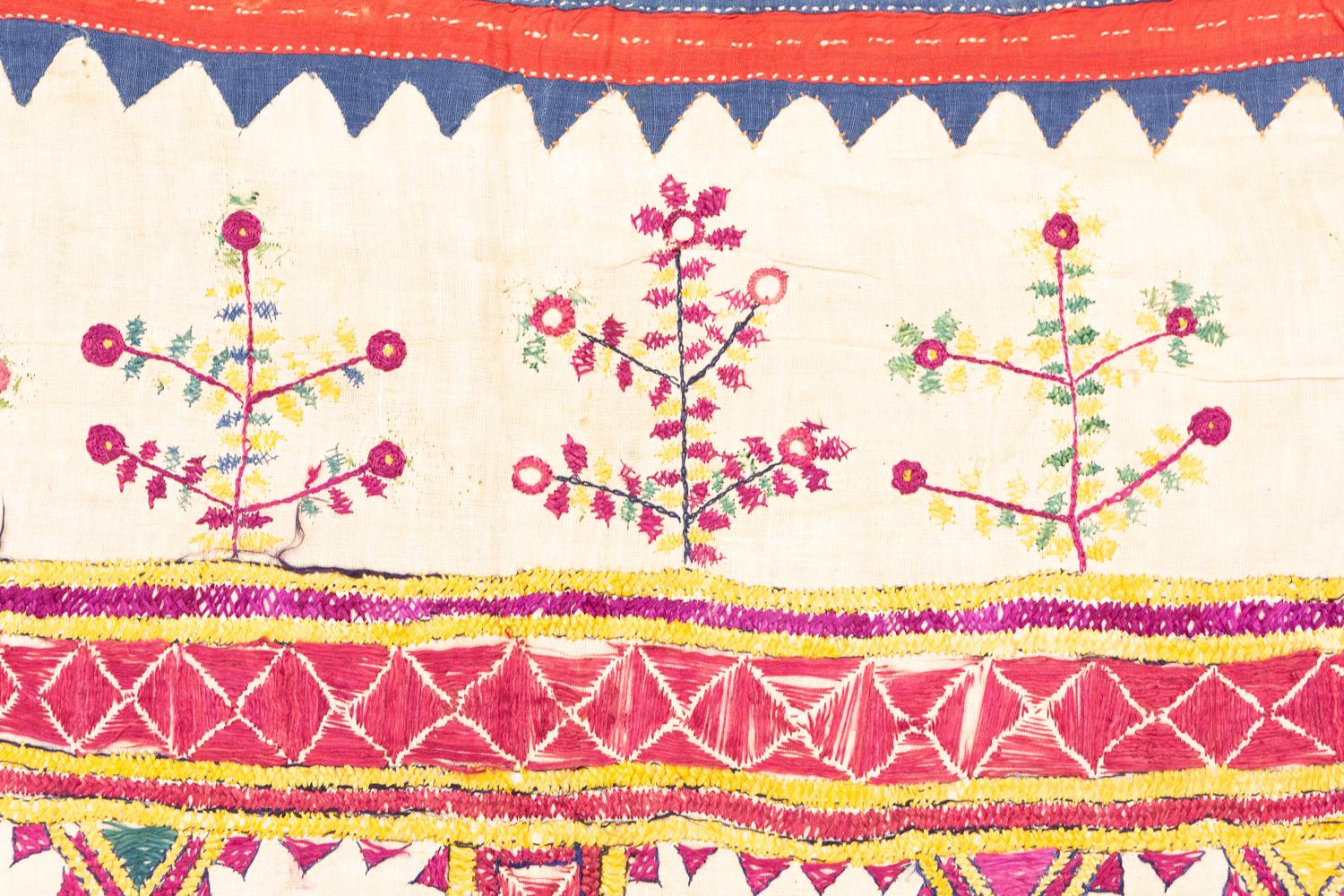 Antique Uzbekistan Embroidery Zig-Zag Border Textile, 1920-1950 For Sale 1