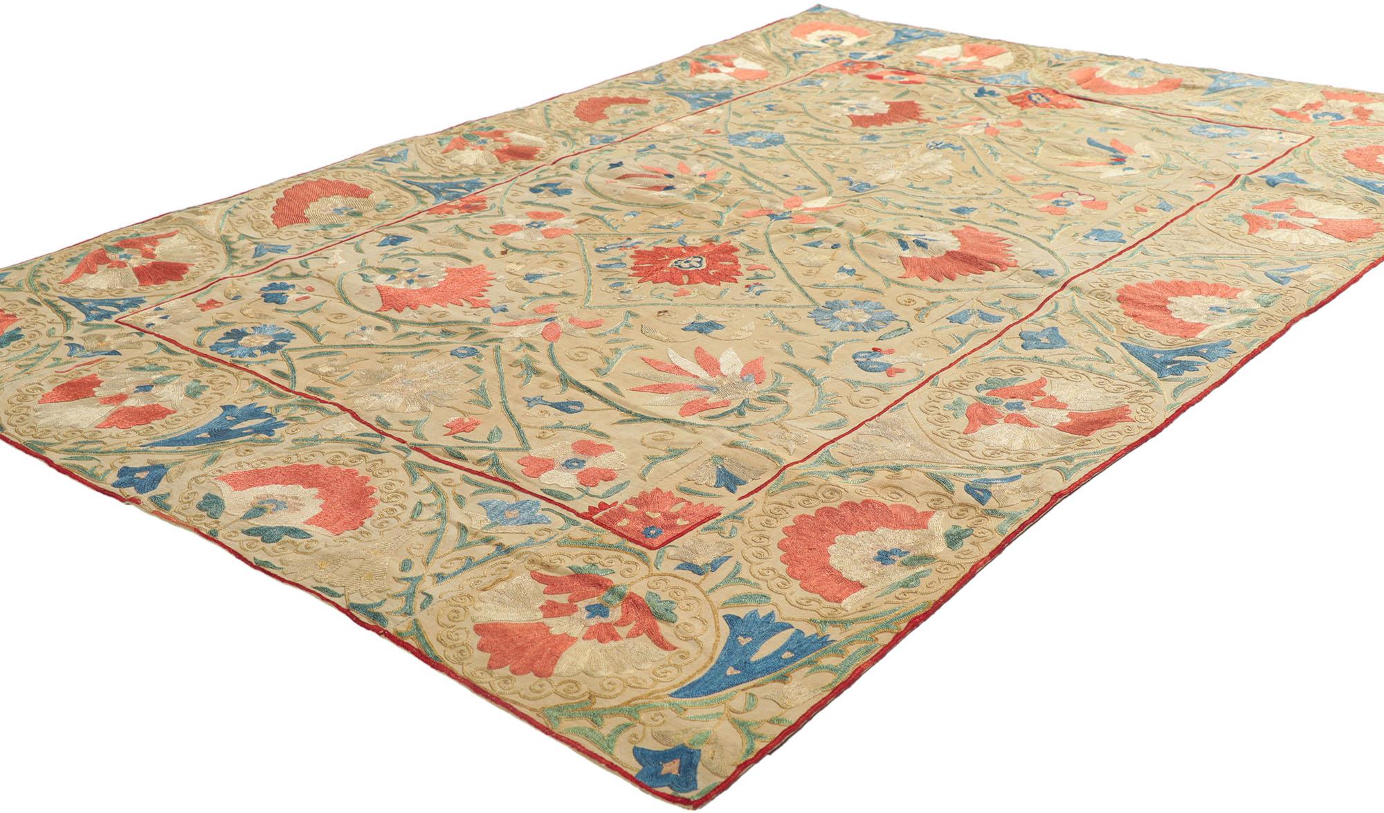 78198 arazzo Suzani antico dell'Uzbekistan appeso alla parete 3'06 x 5'01. Progetta una stanza che sembri ben percorsa e senza sforzo invitante con questa meraviglia del mondo intrecciata, sia che si tratti di un arazzo o di una sospensione da
