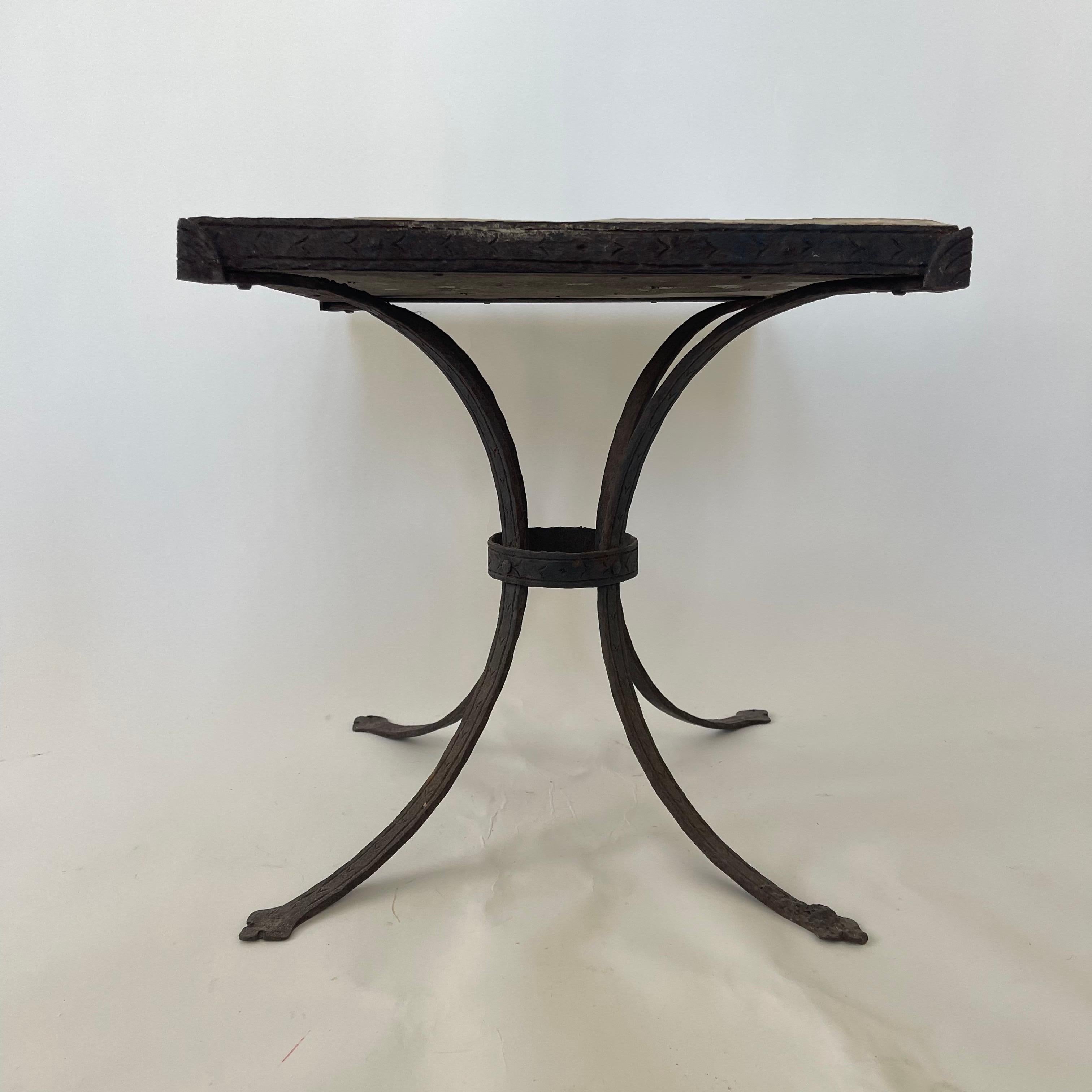 XX secolo Antico tavolo con piano in piastrelle e ferro di Valencia, Spagna, CIRCA 1900 in vendita