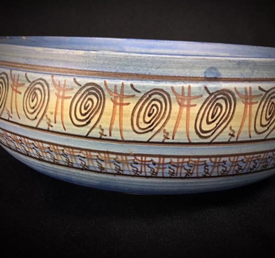 Antique Vallauris HB Handcrafted Large Bowl – Decorative Centerpiece - 2Y273 In Good Condition For Sale In Bordeaux, FR